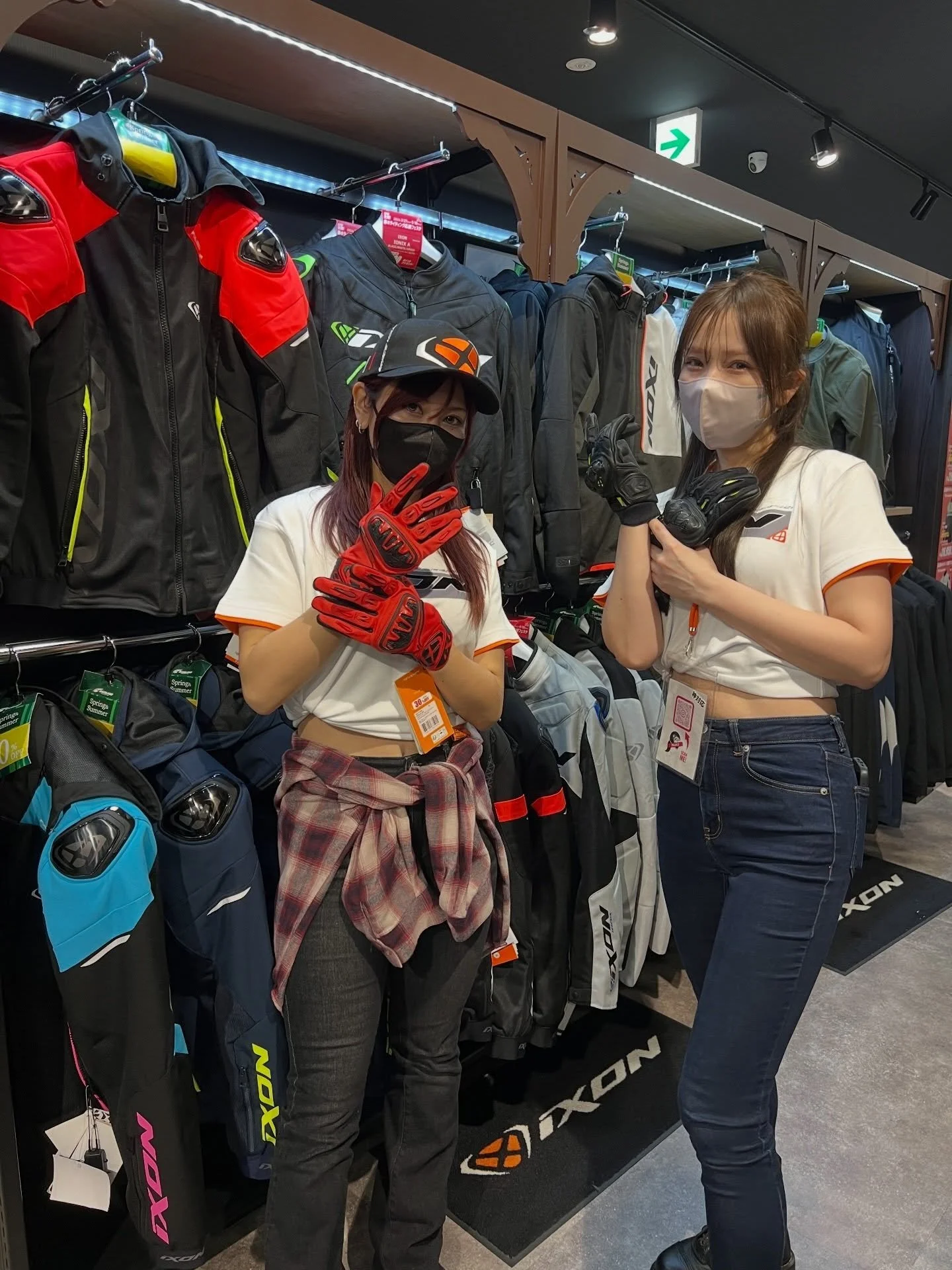 本日🔥ライコランド福岡空港店にてIXONイベント開催中🏍️

春夏新作をご覧いただけます！

パー子さんとAYAさんがIXONガールとして登場✨

@88paako88  @a__8ko.cb400sf 

店頭で皆さまをお迎えしております😊

#IXON #ライコランド福岡