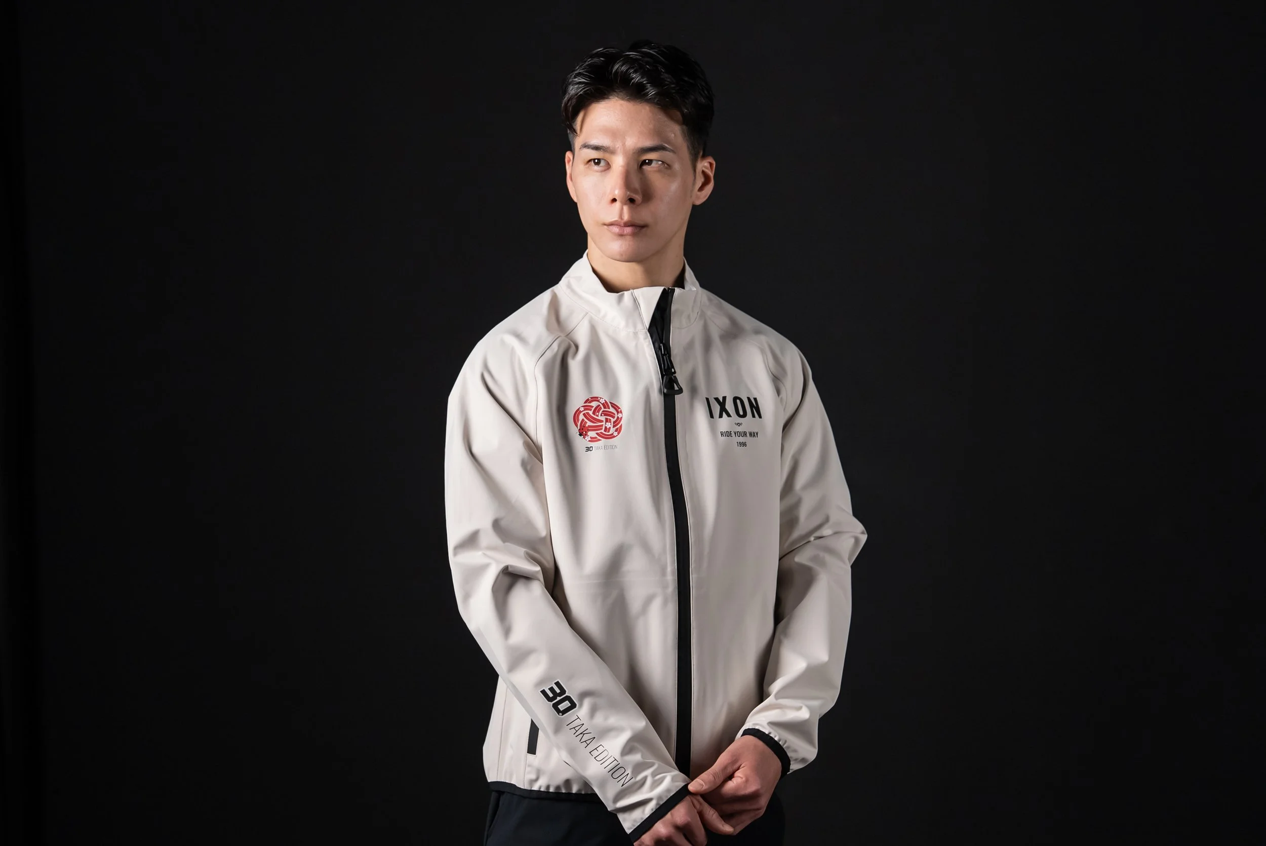 IXON x TAKAコラボジャケット登場！