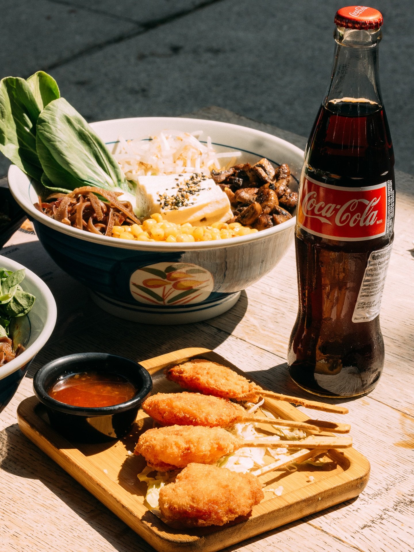 Cold Coke, crispy shrimp pops, and a bowl full of tofu, mushrooms, and all the good stuff.
Street-side chill never tasted this good. ☀️🍜🥢

📍 The Ramen Joint | LA 🕐 Open daily 11:30am &ndash; 9:30pm 📞 424.227.9328

#ramenjoint #theramenjoint #ram