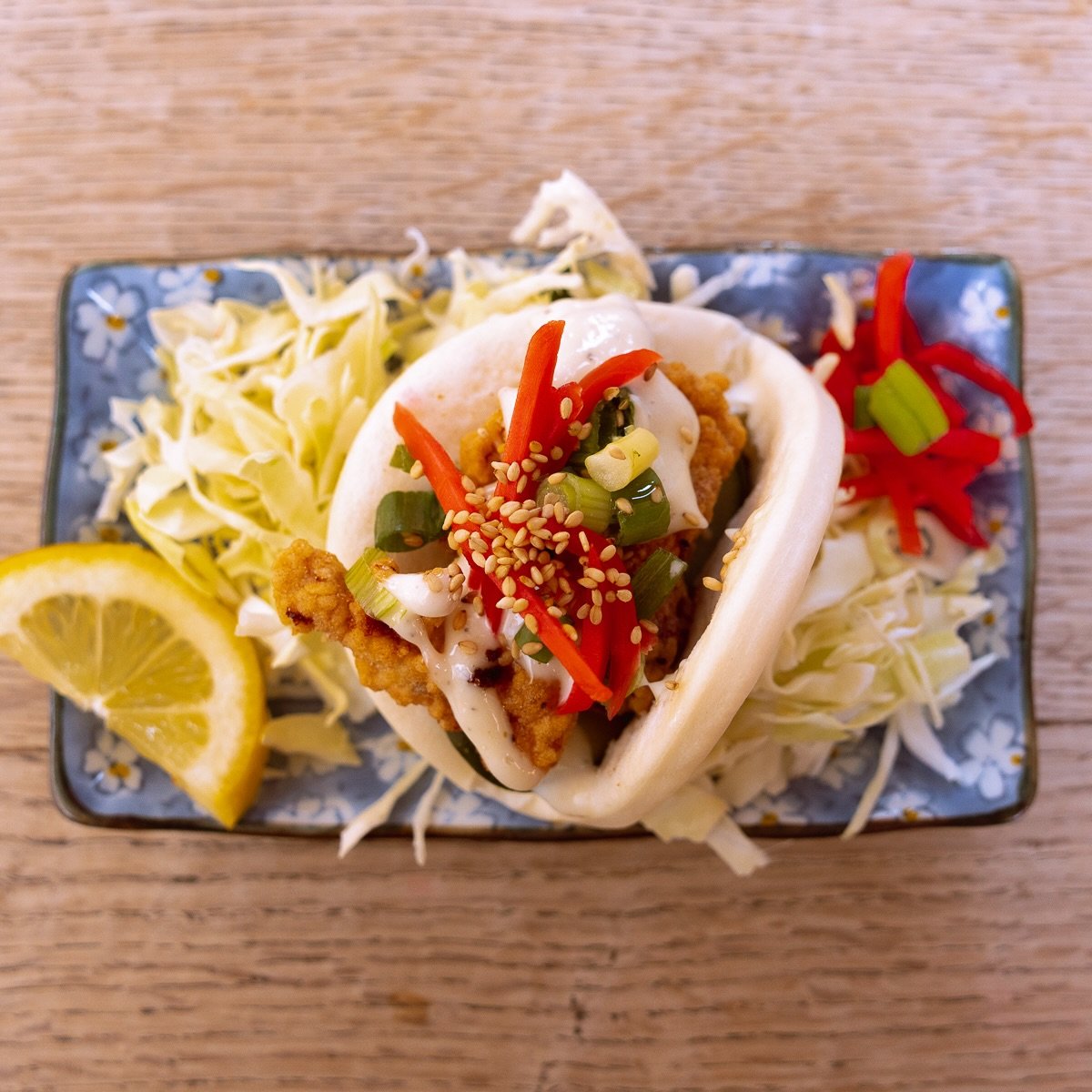 Crisp chicken meets pillowy bao!
A bite you&rsquo;ll want again and again 

📍 The Ramen Joint | LA 🕐 Open daily 11:30am &ndash; 9:30pm 📞 424.227.9328