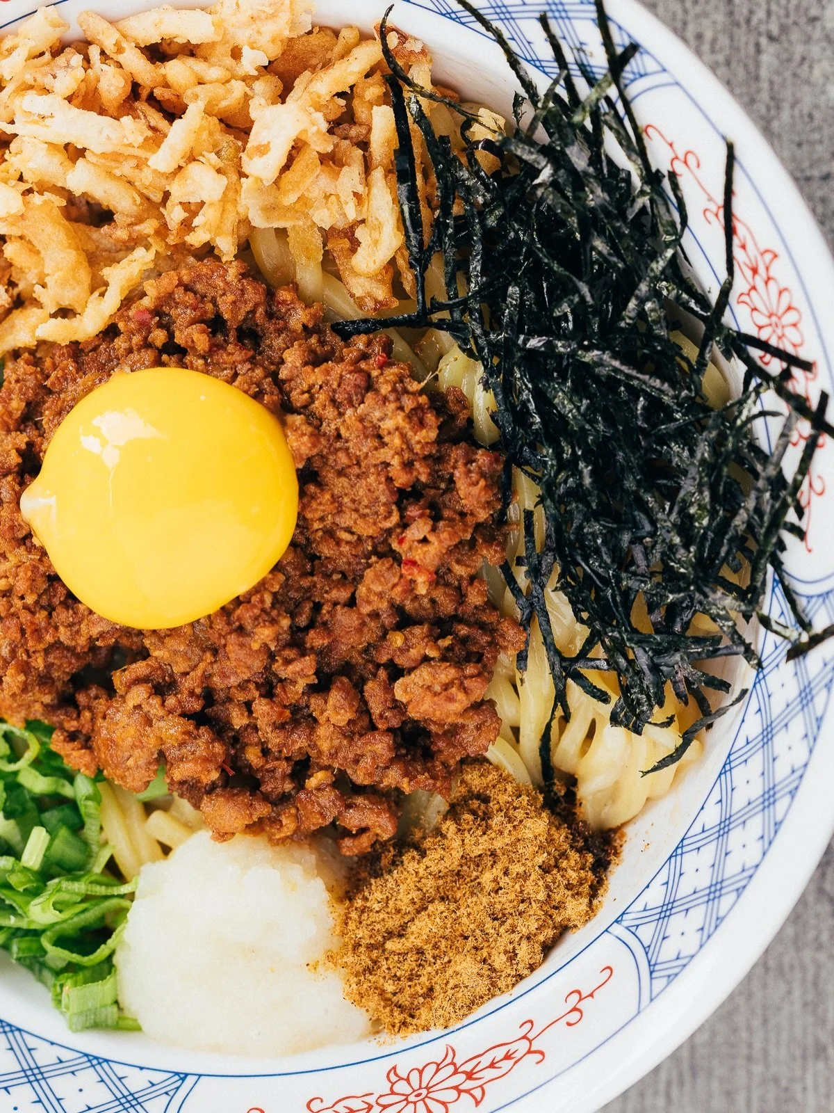 The Game Plan:
1. Break the Yolk: Give it a poke.
2. The Big Mix: Stir it all together until every noodle is coated in that creamy, savory goodness.
3. The Reward: Pure umami bliss.

📍 The Ramen Joint | LA 🕐 Open daily 11:30am &ndash; 9:30pm 📞 424