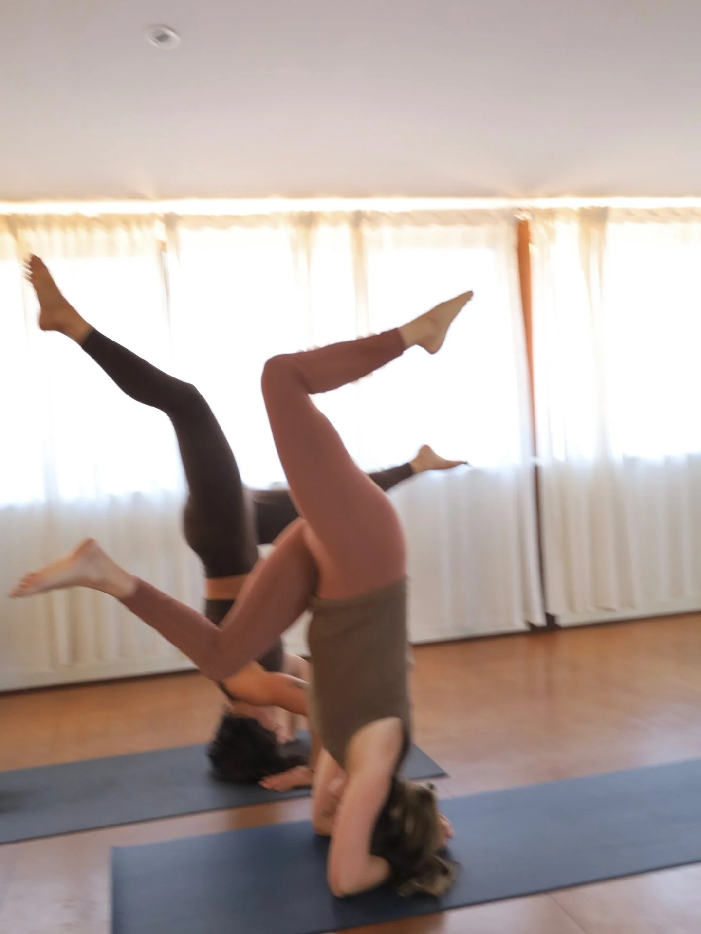 Trying to be aesthetic 🫠

But then being reminded of how important it is to try (not to be aesthetic haha), but to try new postures that take us out of our comfort zone.

When it&rsquo;s safe and guided, it&rsquo;s so cool to try these shapes and se