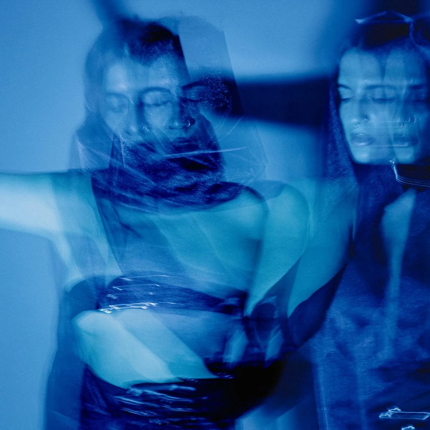 Soma is out now! We&rsquo;re so proud of this track and we&rsquo;re so happy it&rsquo;s also yours now. Dance to it, feel hot to it, make it your winter anthem. 

Written and produced by me &amp; @sirensmusic.ofc 
Mixed and mastered by @astala.music 