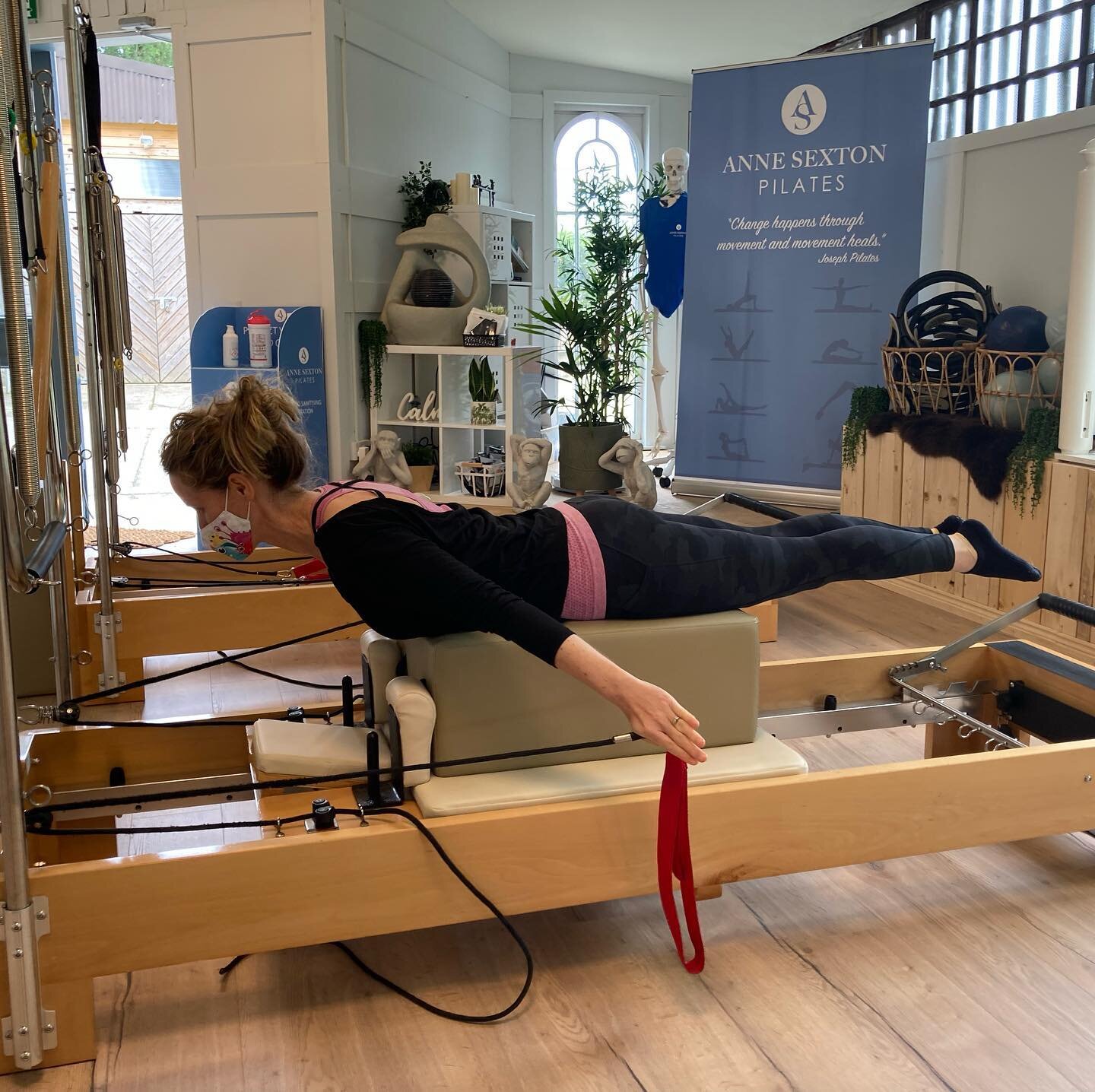 My very first Reformer Pilates class!!!

Thanks so much to Lynn @annesextonpilates who gently took me into her class this morning.

And I am weak as a kitten but she encouraged me and supported me in that and I really appreciated it!

The beautiful n
