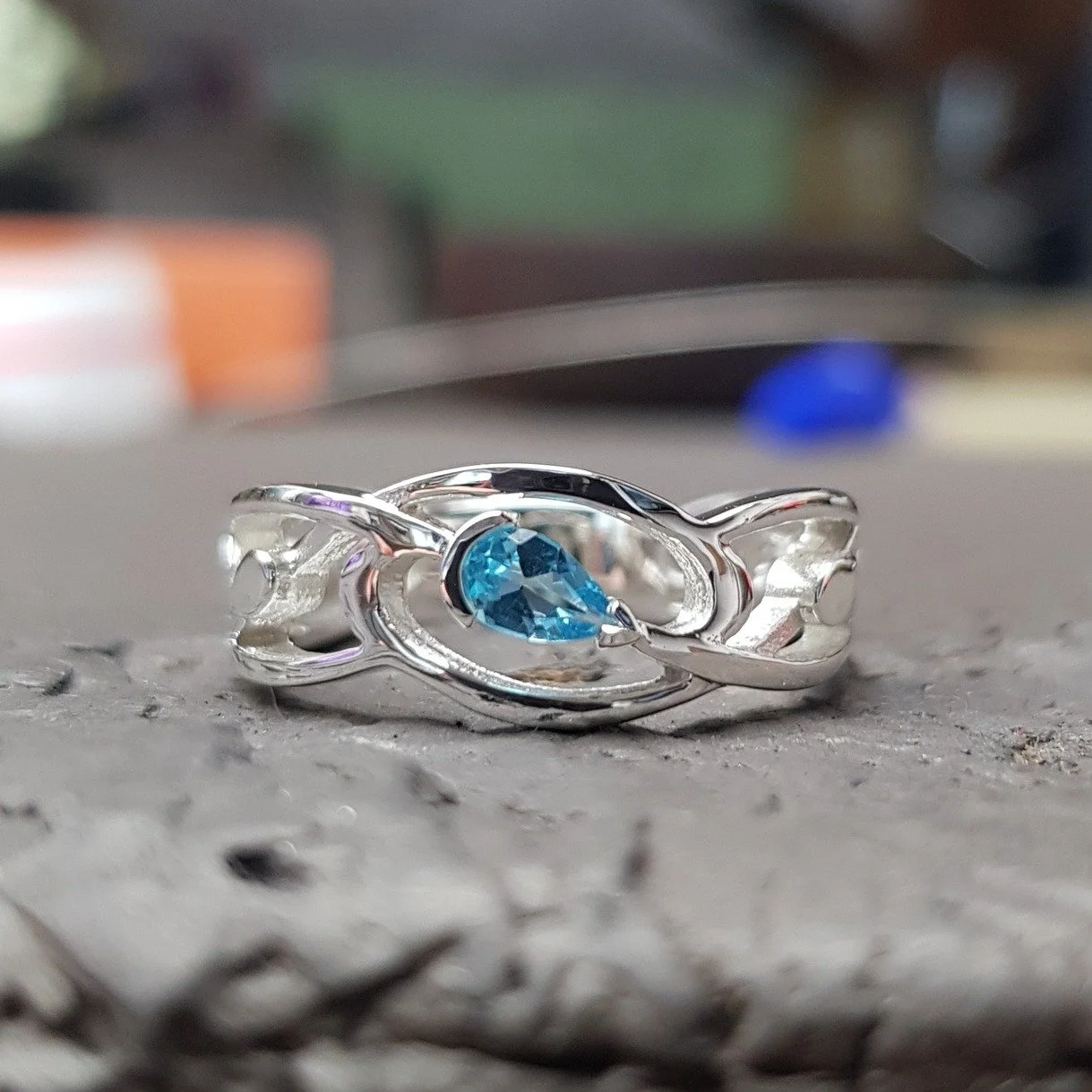 Allow us to brighten your rainy day with a little Art Nouveau ring, set with a Swiss Blue Topaz pear cut stone to help us remember what a blue sky looks like 🌦

Art Nouveau Sterling Silver Ring &pound;290