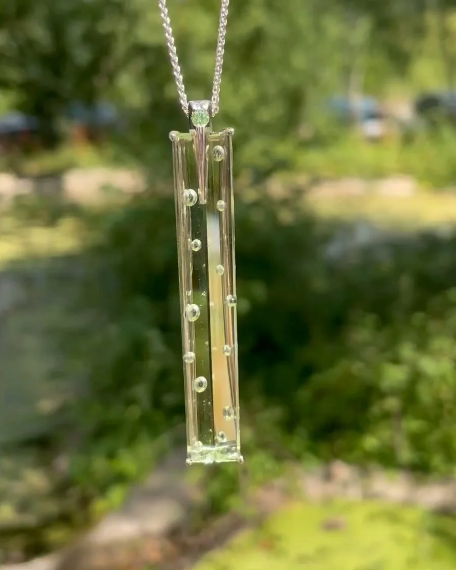 Ok - so we might be a little over excited here at Simon Pure - We've only ever used one other of these unique stones - it's a stunning Green Beryl bar by Tom Munsteiner (remarkable stone cutter) with these beautiful bubbles carved into the back to cr