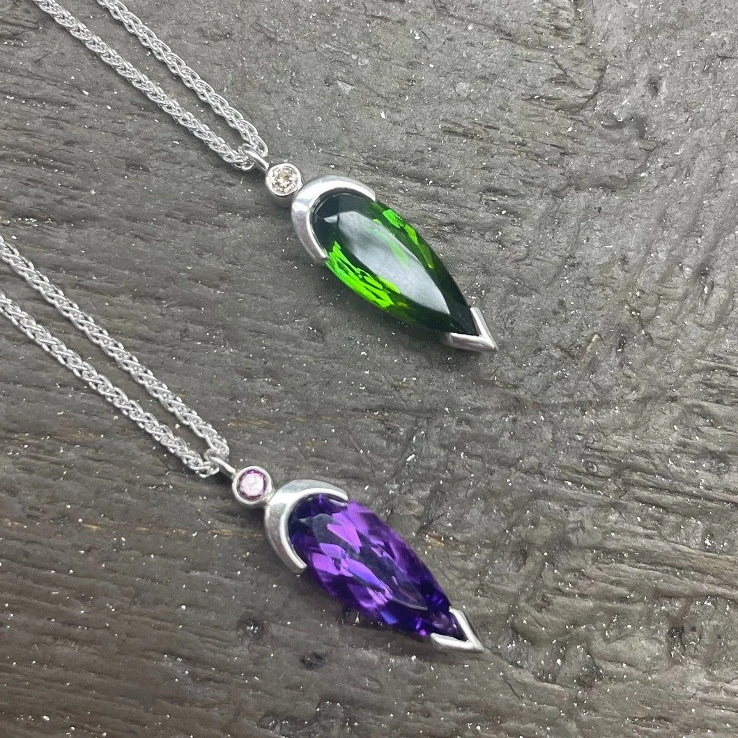 Glorious play of light in these two special pendants we put on the shelves last week.  Amethyst or Green Tourmaline - which would you go for?  Erring towards the rich green here in the workshop....each of them features a small coloured diamond to top