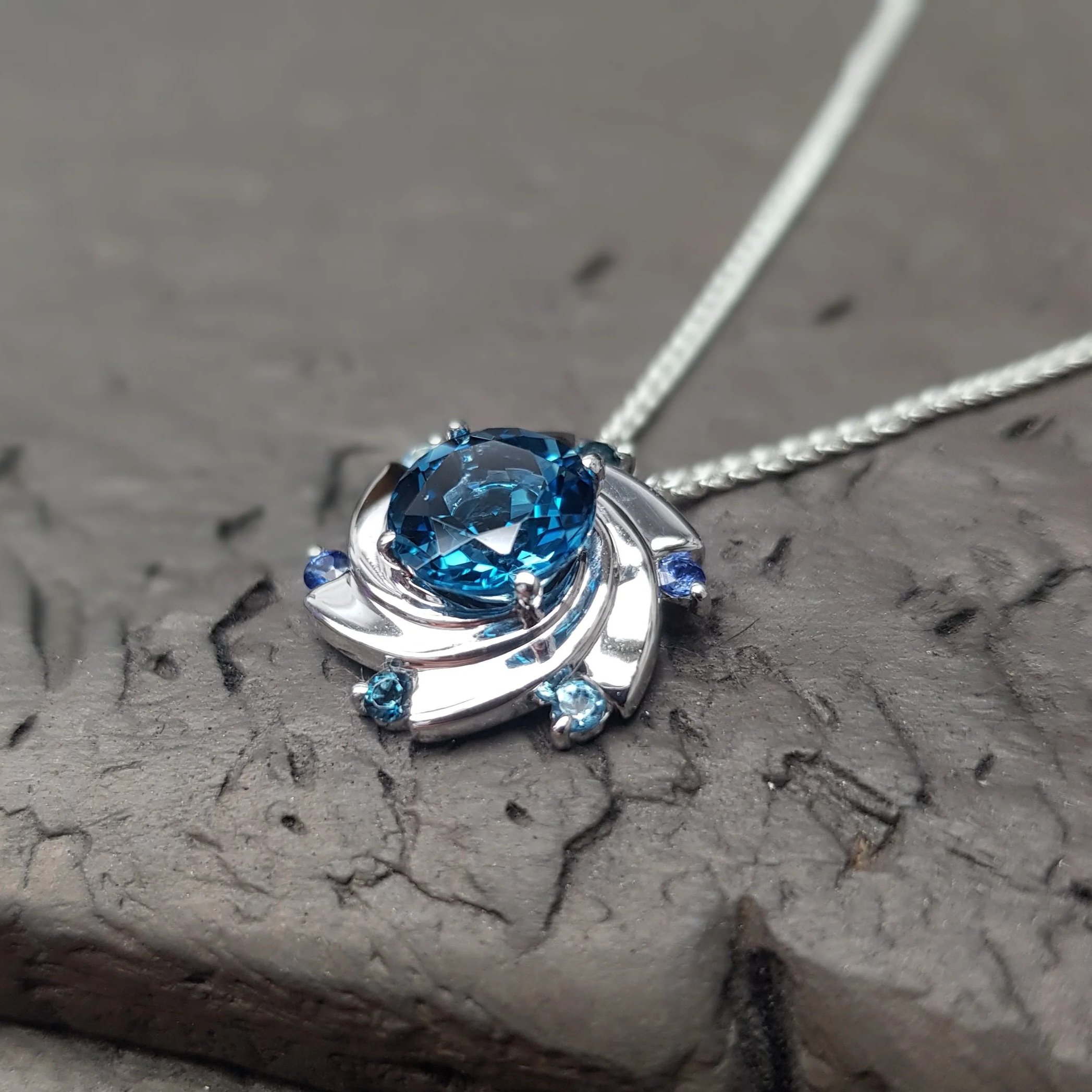 Aurora+Pendant+LBT+4.jpg