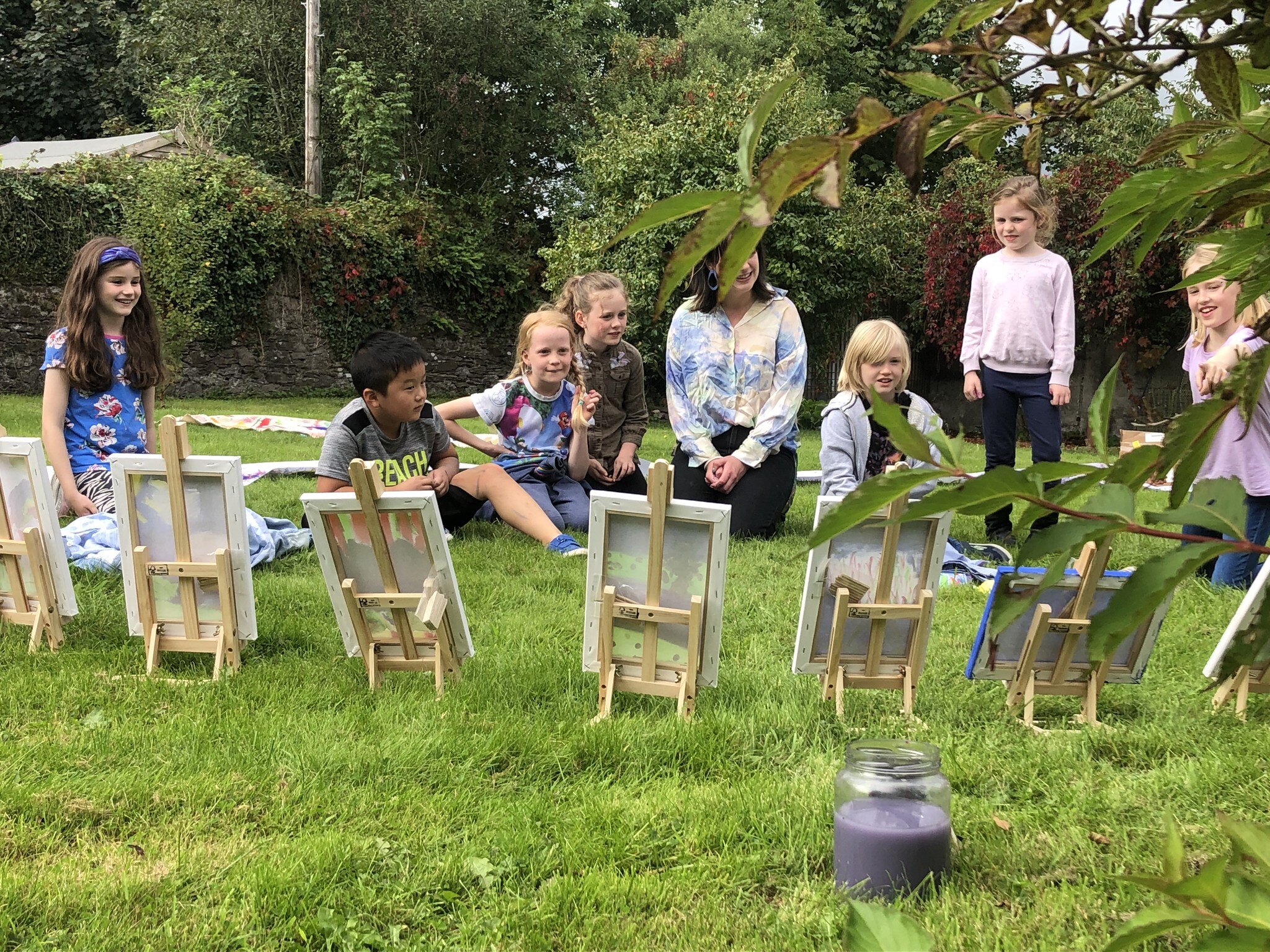 The weather is finally getting warmer and you know what that means...art in the garden! 😍

Let your little ones join us here at Chapel Hill School of Art, every Saturday for our super kids class.

Children's Art Class 
-8 to 12yrs 
-9 Week Course 
-