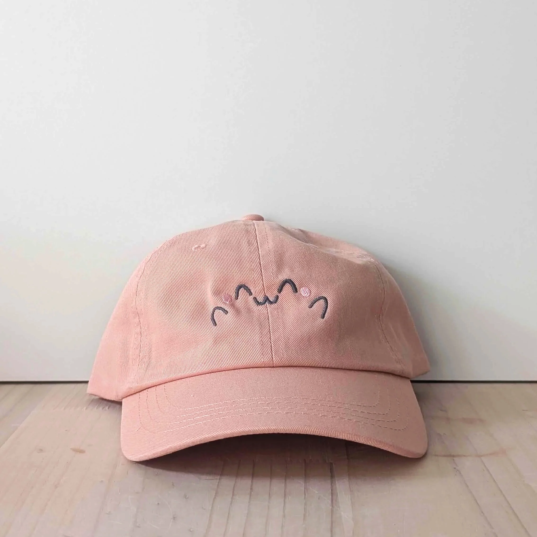 NEW ! Casquette HAPPY FACE couleur pèche brodée
