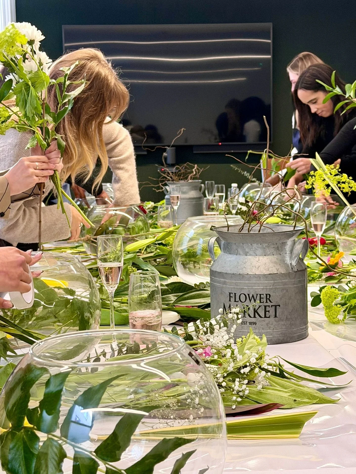 Join me for a masterclass in floral design workshop in celebration of International Womens Day on Sunday 8th March 2026 11-12.45pm @ Hall Place &amp; Gardens, Crayford. No prior experience required and all materials provided. Final tickets remaining.
