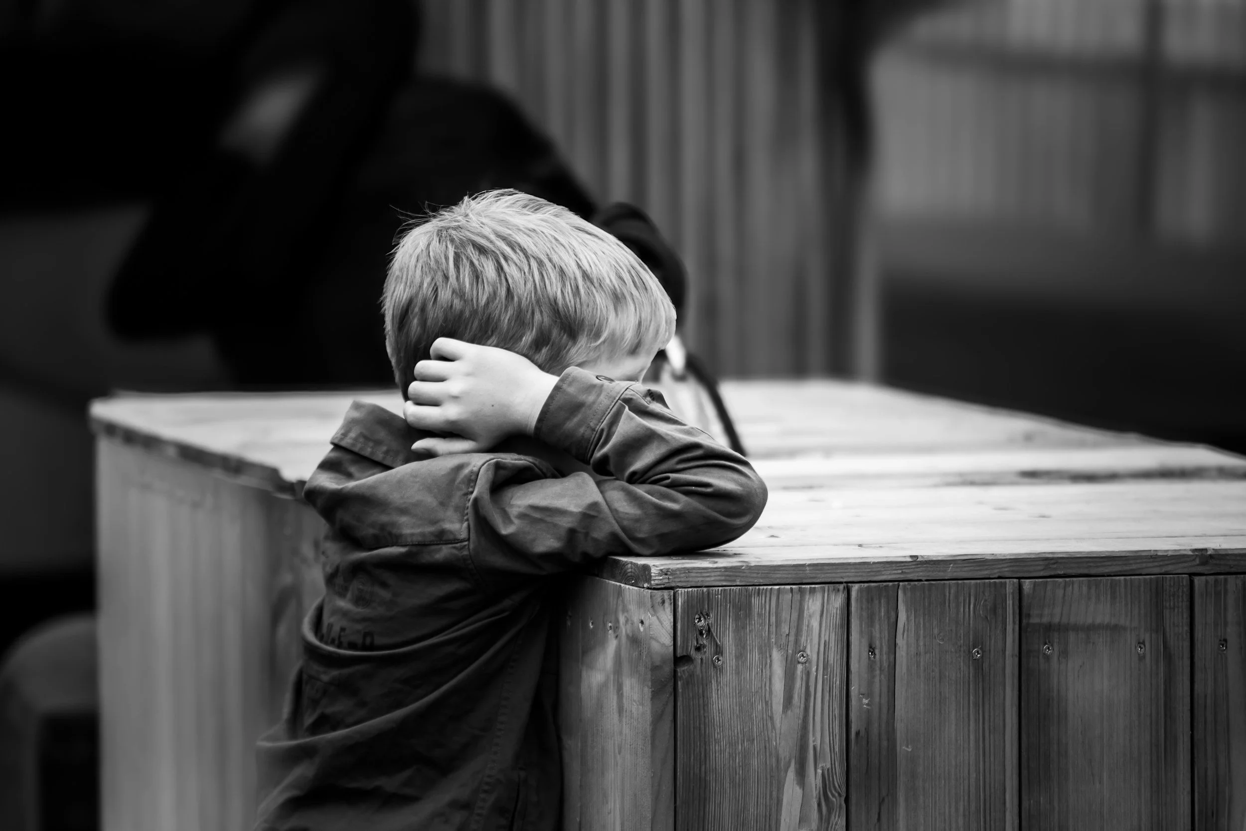 Kindheitstrauma: Wie eine narzisstische Mutter oder ein narzisstischer Vater bis ins Erwachsenenalter nachwirkt