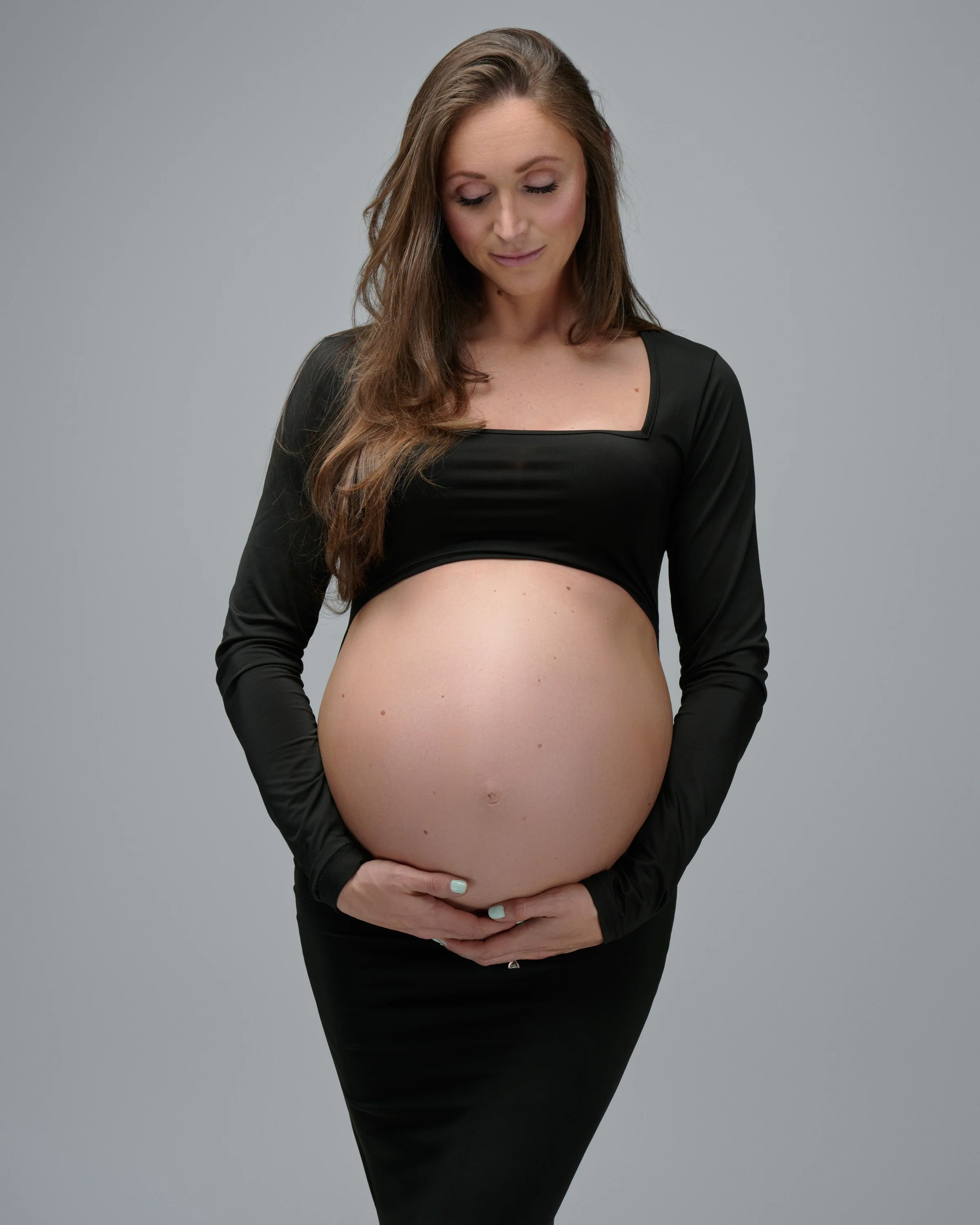 maternity-photo-black-belly-cutout-outfit-denver-studio.jpg
