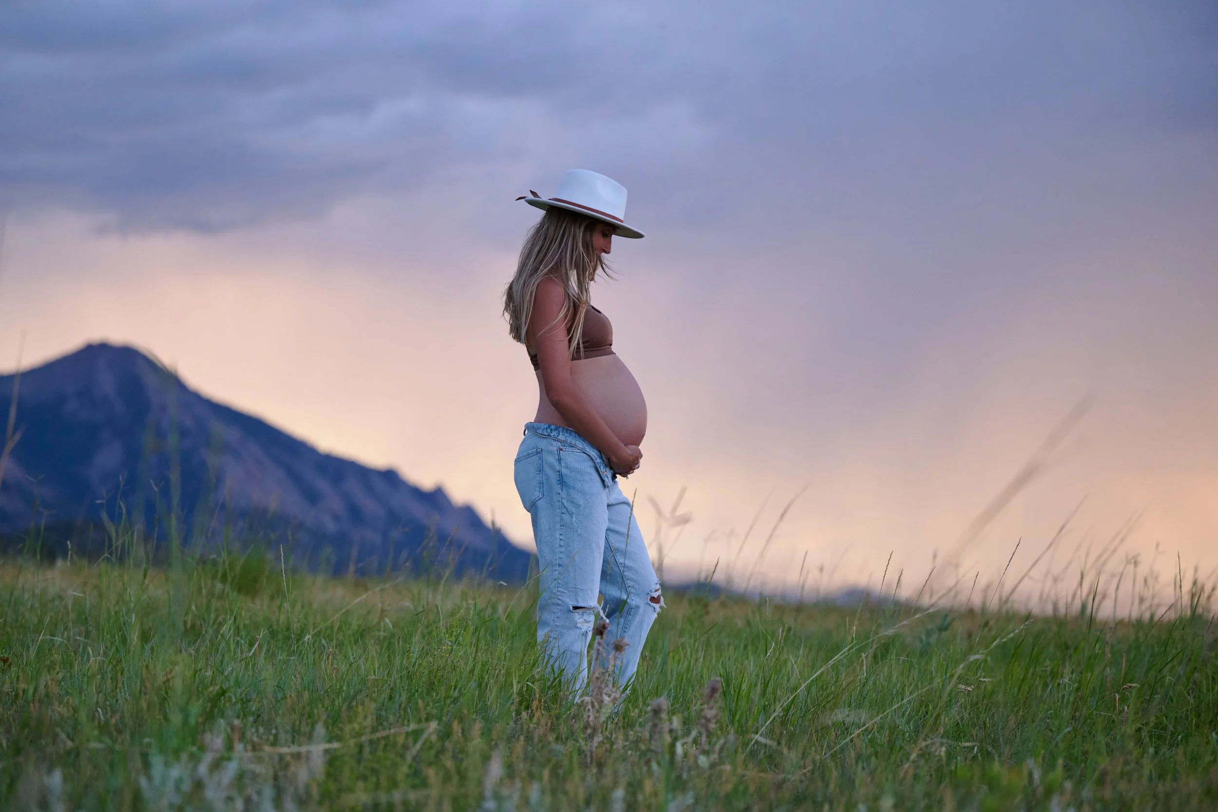 BOOK NOW — COLORADO MATERNITY