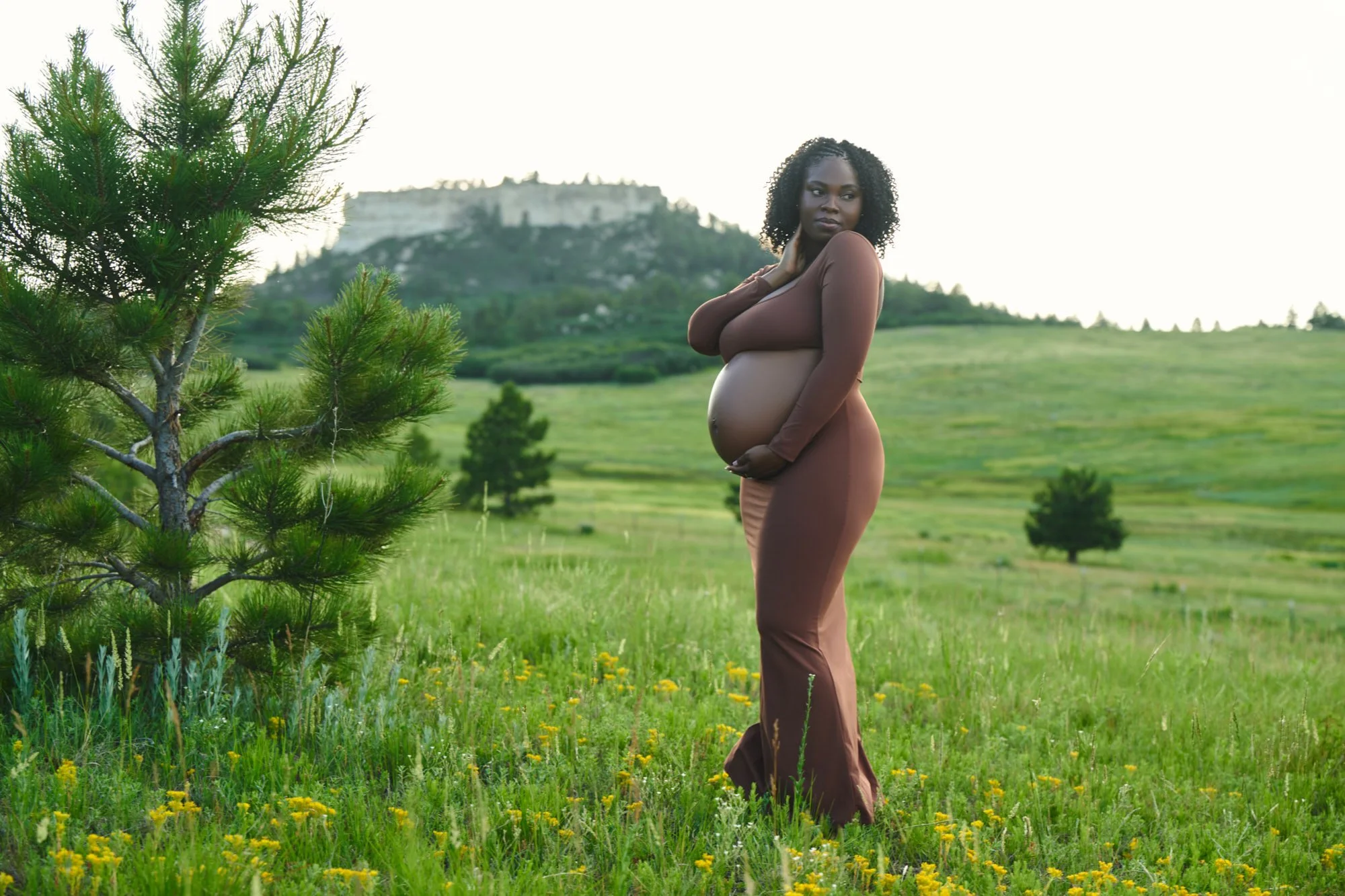 Deneil on the open plains east of Colorado Springs during her maternity session.