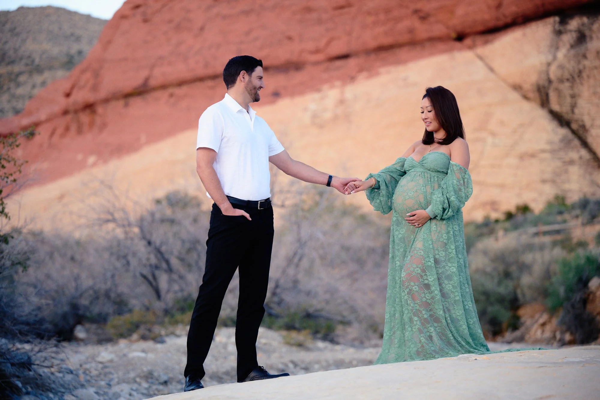 Kelly in slickrock country on Colorado's Western Slope during her maternity session.