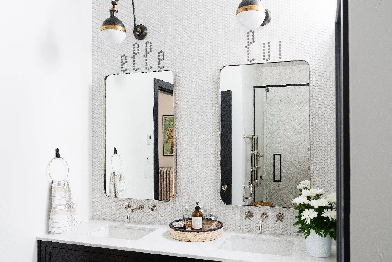 Salle de bain rénovée par une designer d'intérieur montréalaise, photo magazine