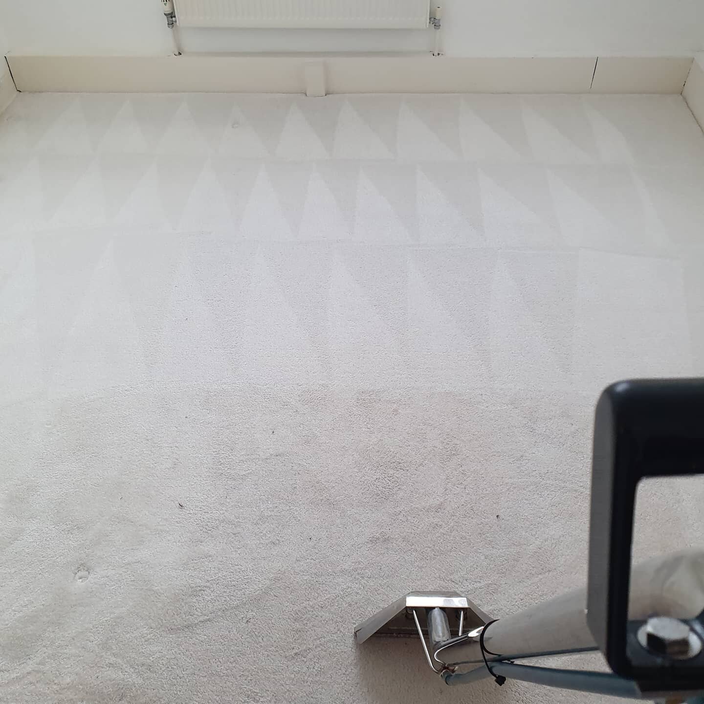 Carpet clean in Eltham today, carpet looked like it just needed a freshen up but wow, still a great result 😄