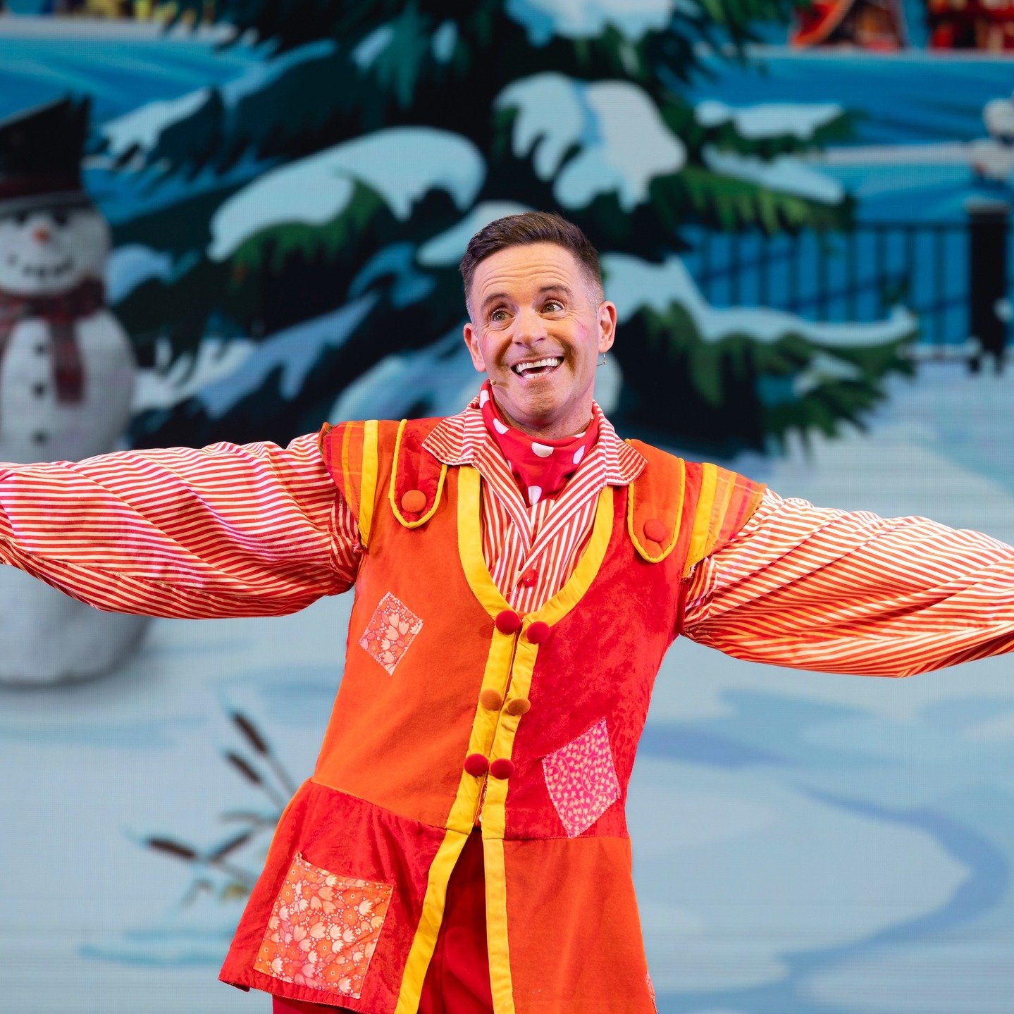 FIRST LOOK! The production shots and reviews for Jock and the Beanstalk @paviliontheatreglasgow are in! 

&quot;Absolutely electric... a must-see!&quot;
THEATRE &amp; TONIC ⭐⭐⭐⭐

&quot;The ultimate family pantomime in town&quot;
THE REVIEW HUB ⭐⭐⭐⭐⭐
