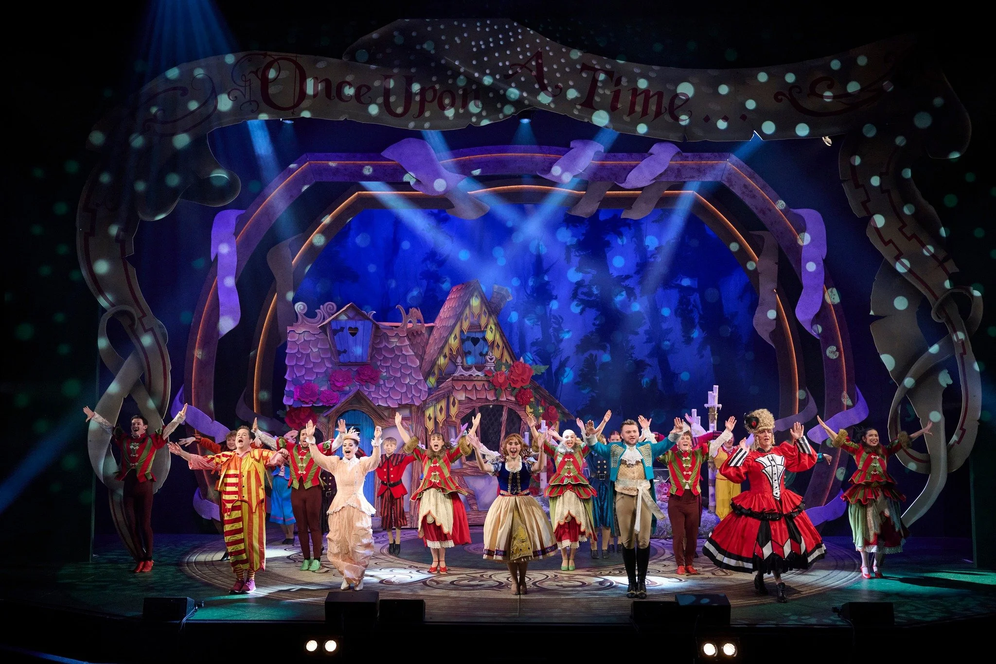 Here's a first look at the magical Snow White at Eden Court, Inverness.

Photos: Ewen Weatherspoon

#panto #edencourtpanto #invernesspanto #chirstmasinthehighlands #snowwhite