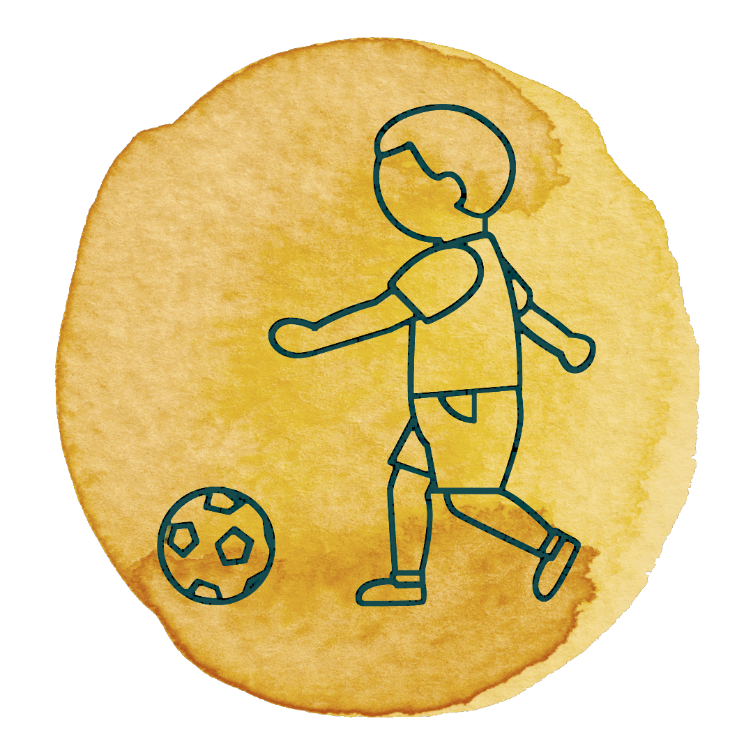 Garçon joue au football