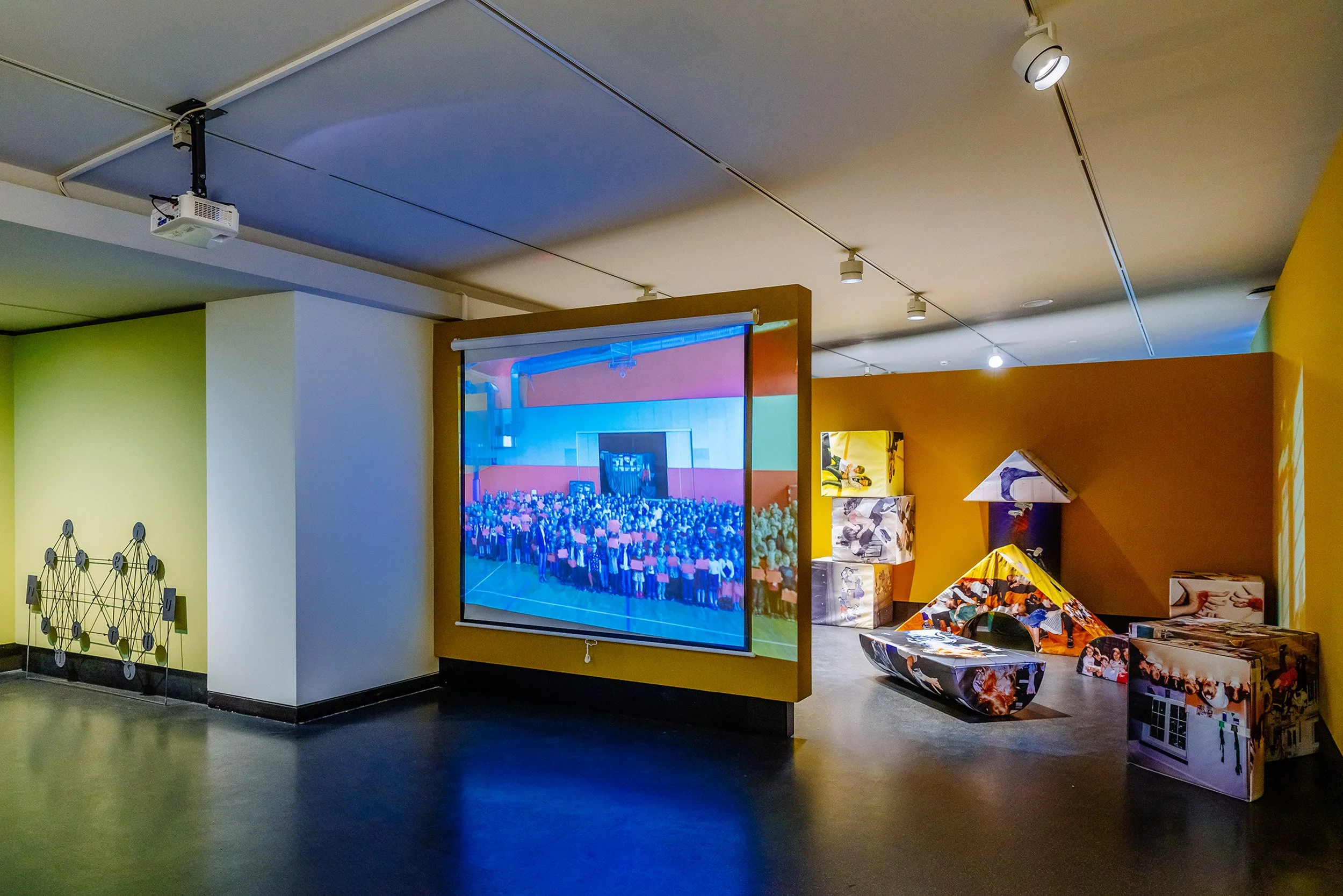 see-zeen_018_Karolina-Wojtas-Abzgram-Installation-view-4.jpg