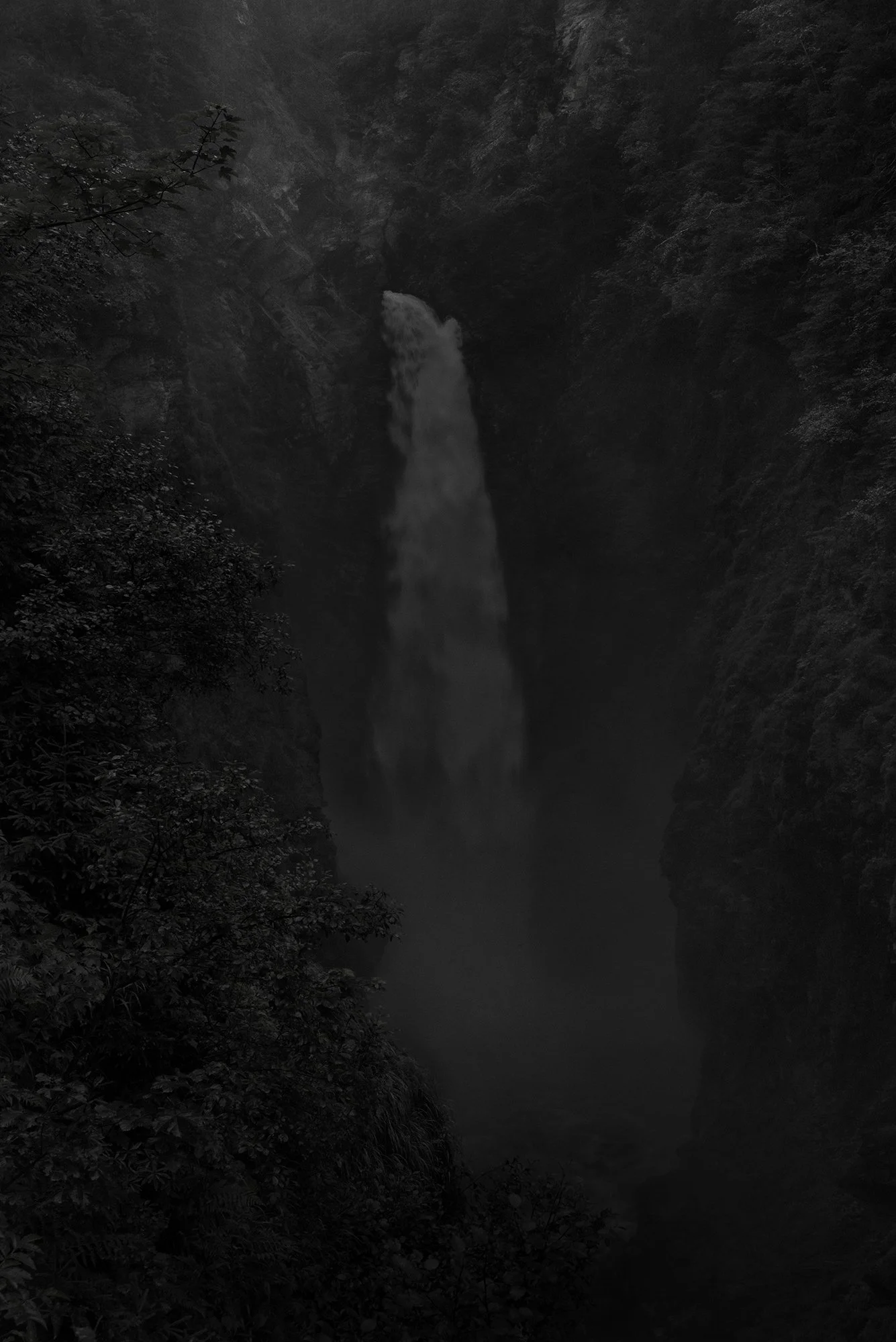 see-zeen_018_Vincent-Van-Gaalen-Absence_Austria_Hohe Tauern_Waterfall_2020.jpg