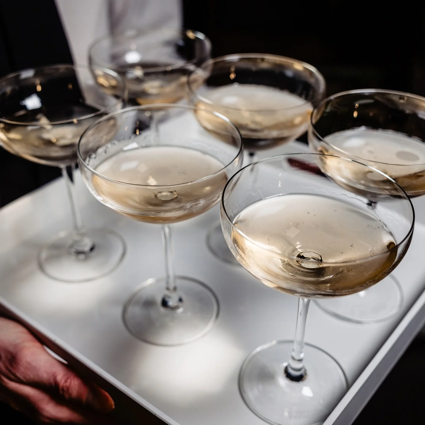 At Osher, we never want to compromise on quality, which is why we’ve been training an incredible team of Shomer Shabbat wine waiters allowing us to serve some beautiful non-mevushal wines.