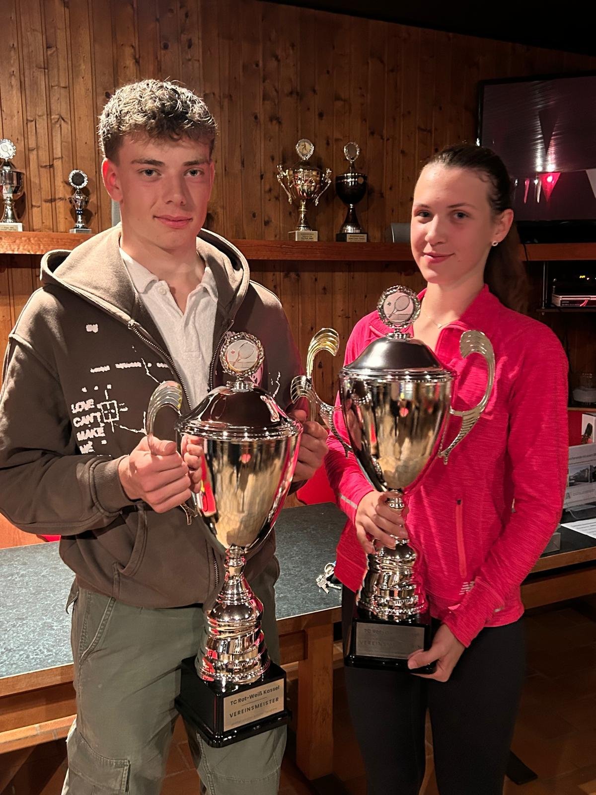 Unsere Sieger im Einzel Julian Kourdji und Oleksandra Urakova