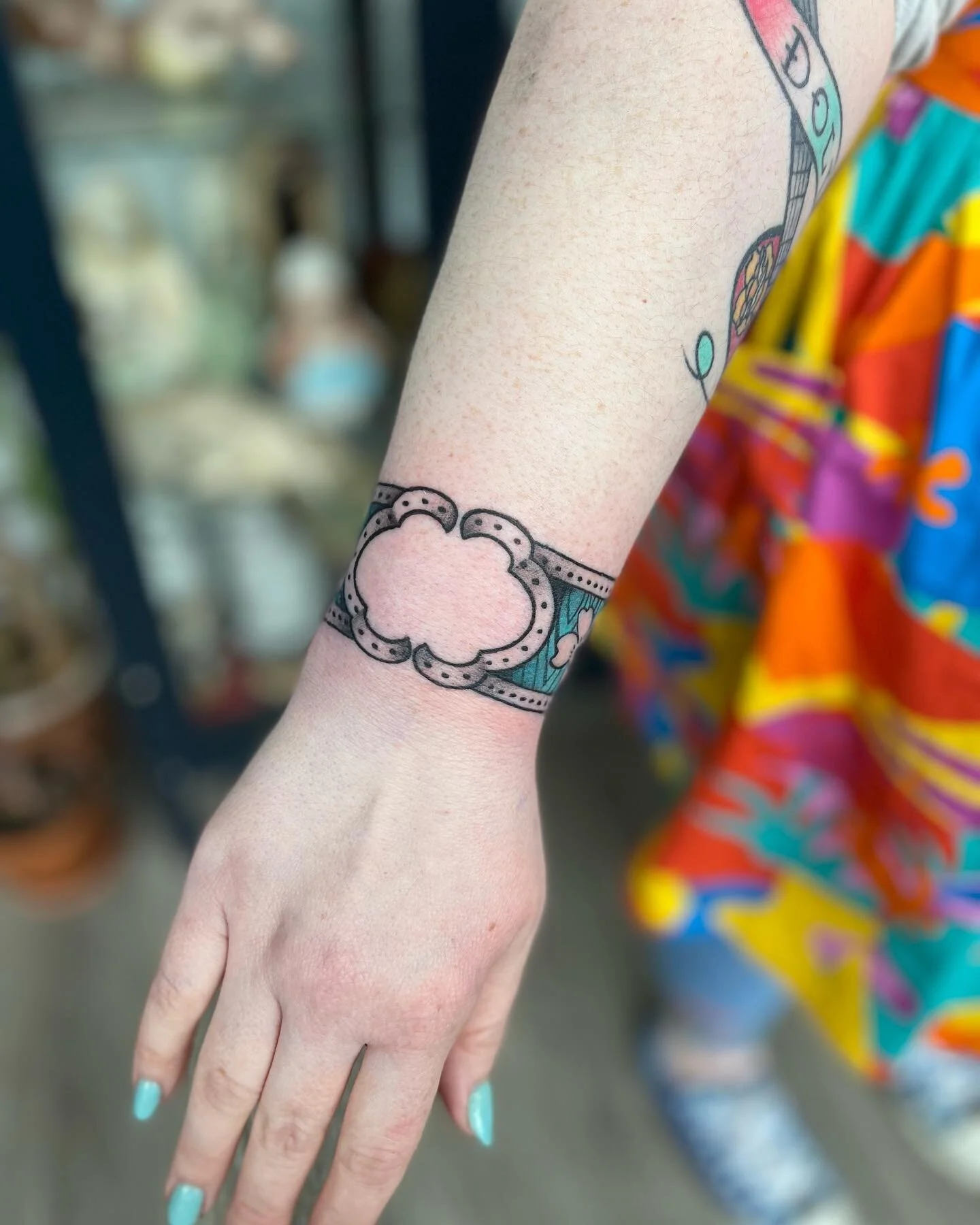 A sweet coverup wrist band for @bootsandberta