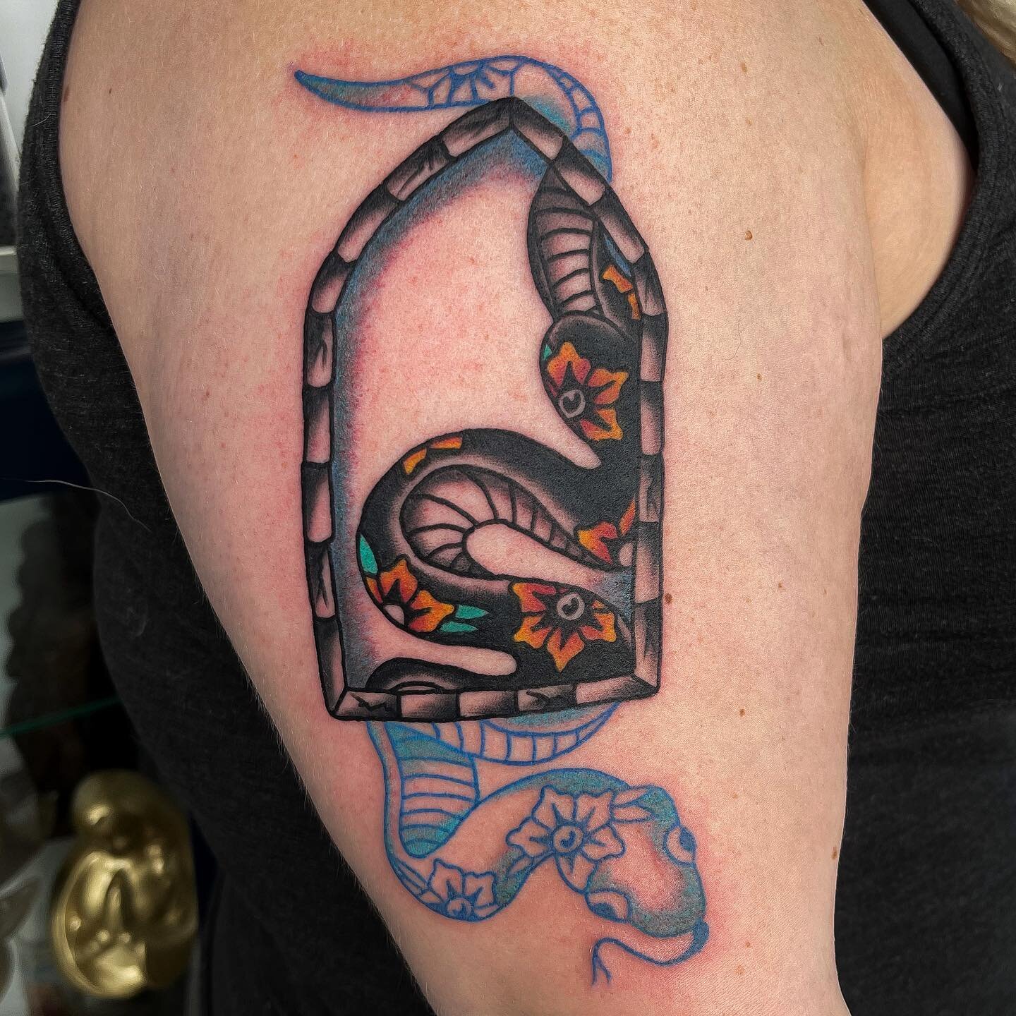 A very fun snake and some new flash ! I have a few random openings this week - dr.crimeboy@gmail for appointments, thank you !
#tradworkers #traditionaltattoo #americantraditionaltattoo #tradtattoos #skinart_traditional #usatraditional @saidanddoneta