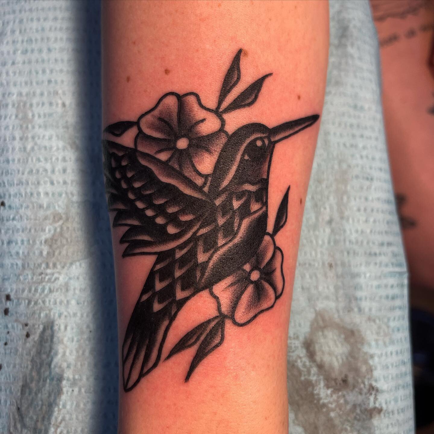 Black and grey version from my flash, thanks !
#traditionaltattoo #tradworkers #americantraditional #blackandgreytattoo #blackworkers #blackworktattoo #blackworktattoos #onlyblacktattoos #usatraditional #topclasstraditional #birdtattoo #birdtattoos #