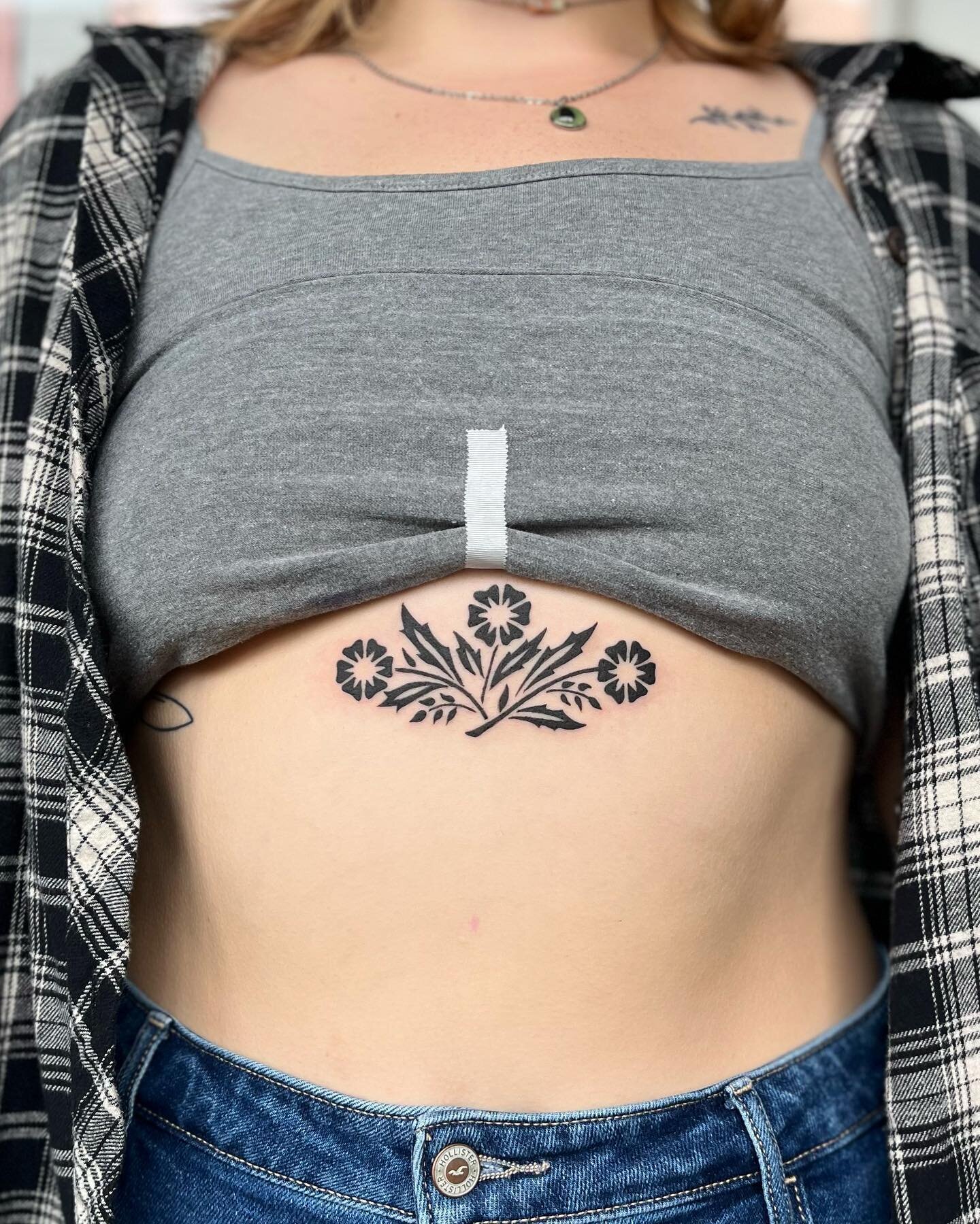 We love corningware 🌸 thanks for looking! 
.
.
.
.
.
.
.
.
.
.
.
.
.
#apprentice #apprenticetattoo #sternumtattoo #corningware #blackworktattoo
