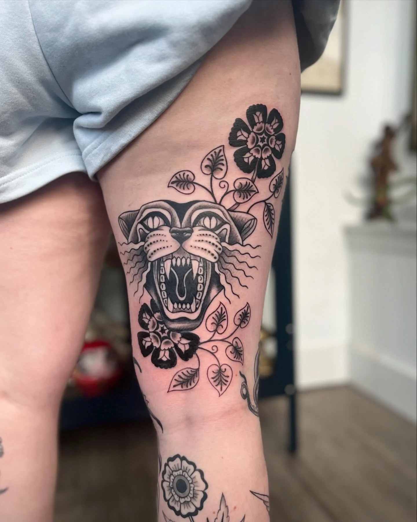 Back of the thigh for Ella, so brave 🤘🏽 big cat healed 1 week. Thanks for looking!