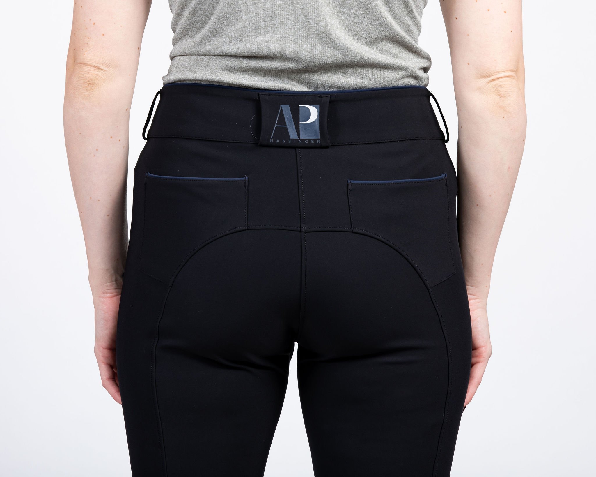 APhassinger_studio_blkFZ_8.jpg