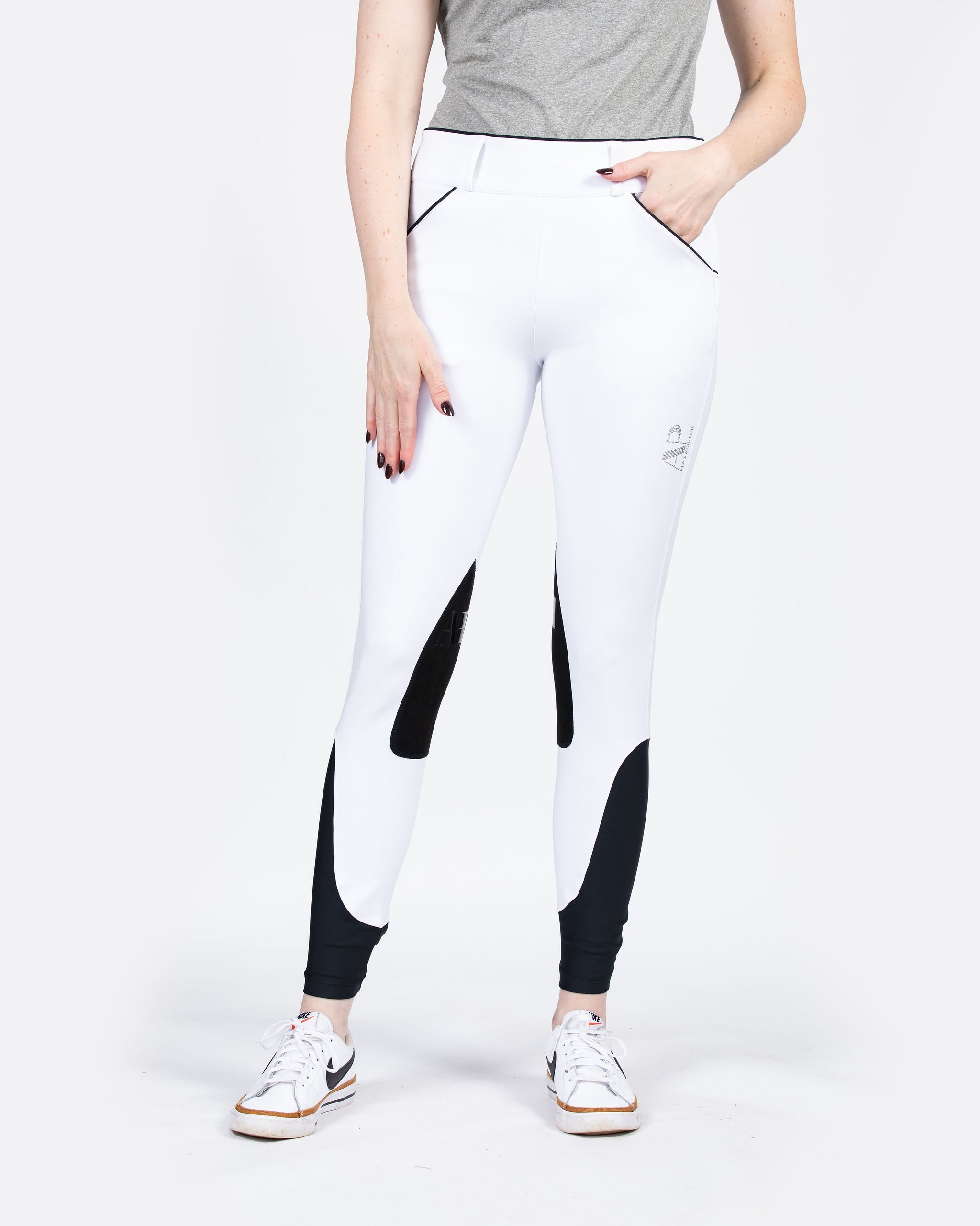 APhassinger_studio_whiteSZ_1.jpg