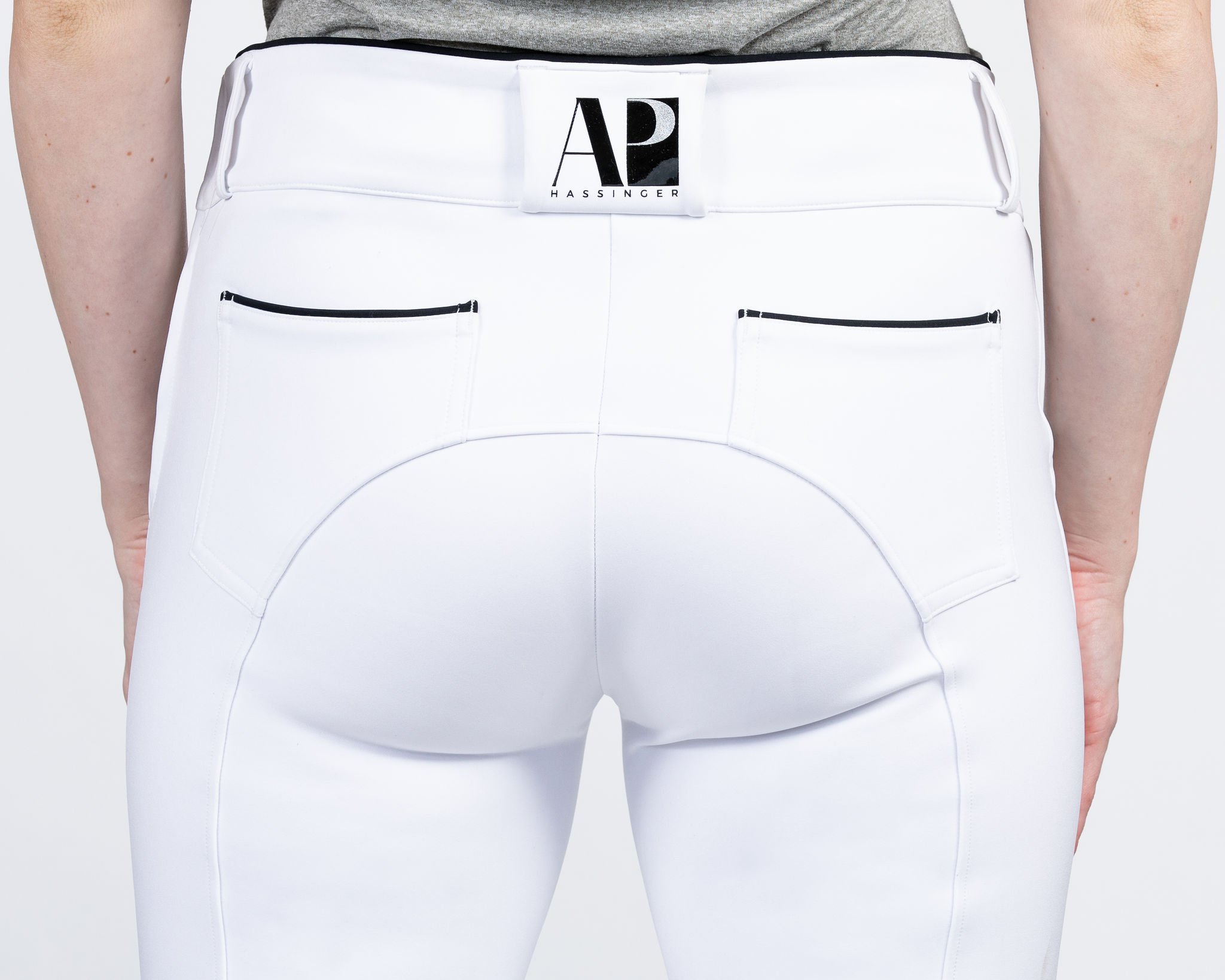 APhassinger_studio_whiteSZ_10.jpg
