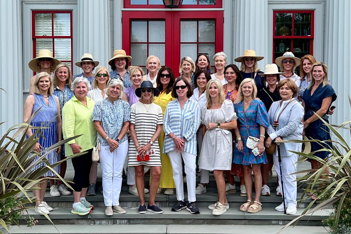 Fun group of ladies!
&hellip;..
#littlegardenclubofmemphis #lgcgardenhop