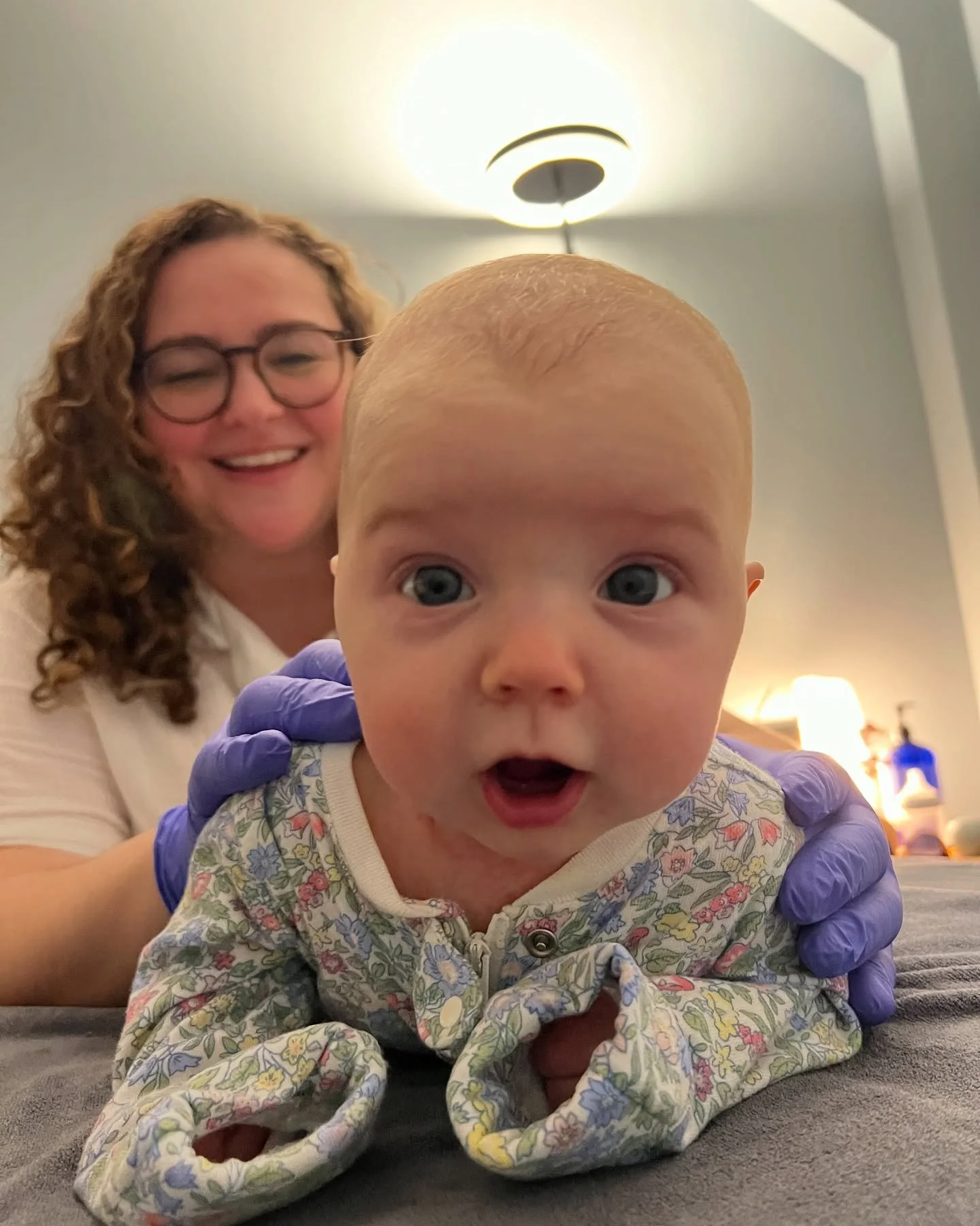 Infant CranioSacral Therapy in the studio today. 🤍👼🏼🤍 This little girl is 14 weeks and needed a little help with body tension and feeding. She tolerated an entire hour of bodywork (with breaks to eat and cuddle). 

#craniosacral #craniosacralther