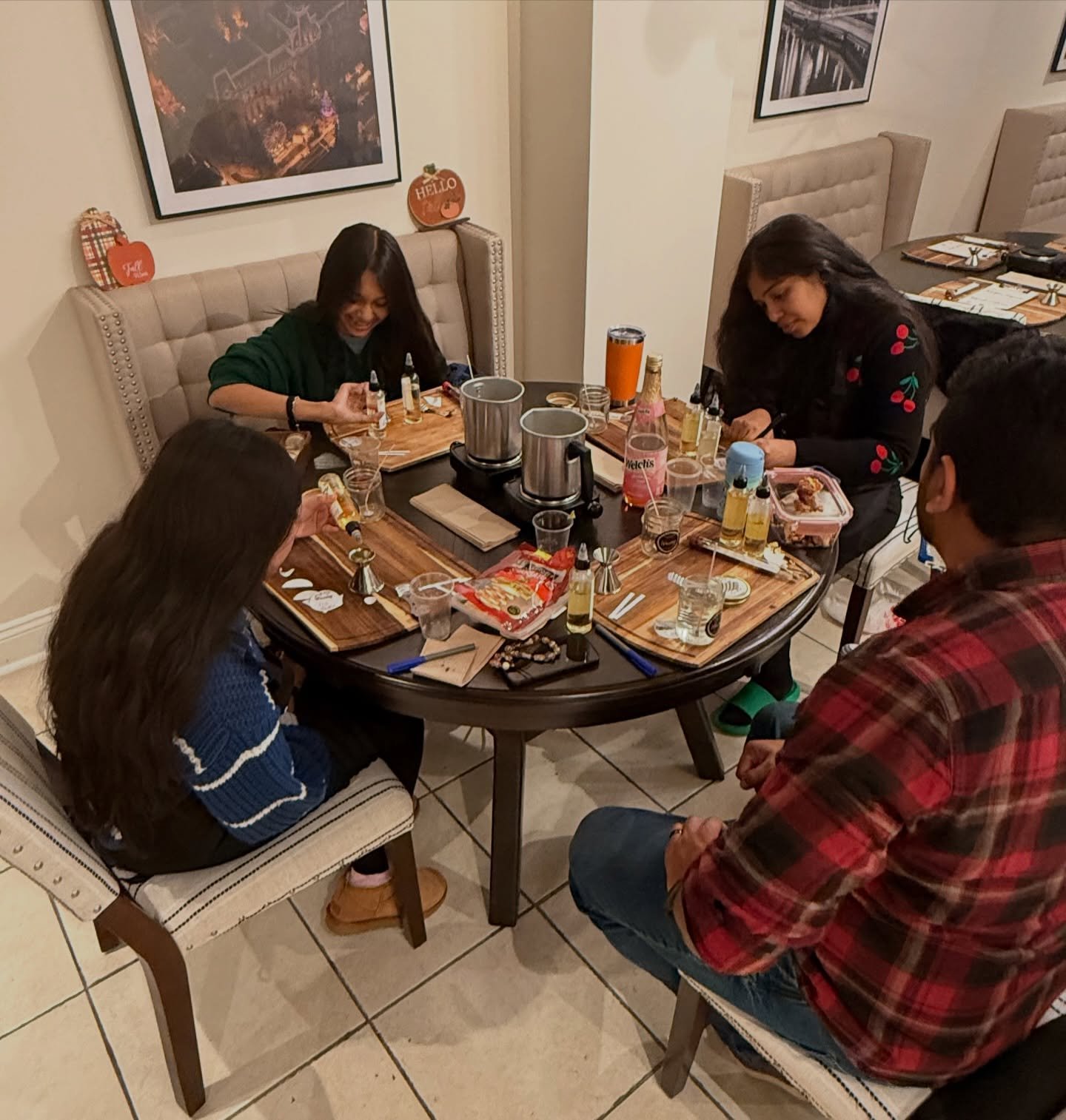 ✨🕯️ Cozy vibes + candle making = the perfect night out! 💛
From laughs to scents to sips&hellip; this is what memories are made of.
Ready to book your experience? 👀👇🏽
Seats fill fast &mdash; don&rsquo;t miss out! 🔥

#WaxeryPhilly #CandleMakingEx