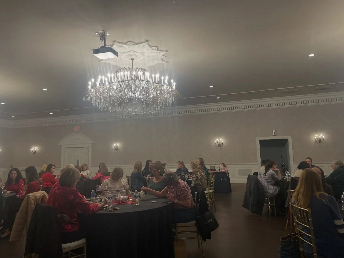 Connection, creativity &amp; candles&hellip; delivered right to your event ✨
Waxery on Wheels brings the supplies, scents, and setup &mdash; you bring the people!

Perfect for:
✔️ Holiday Parties ✔️Corporate celebrations
✔️ Team-building
✔️ Birthdays