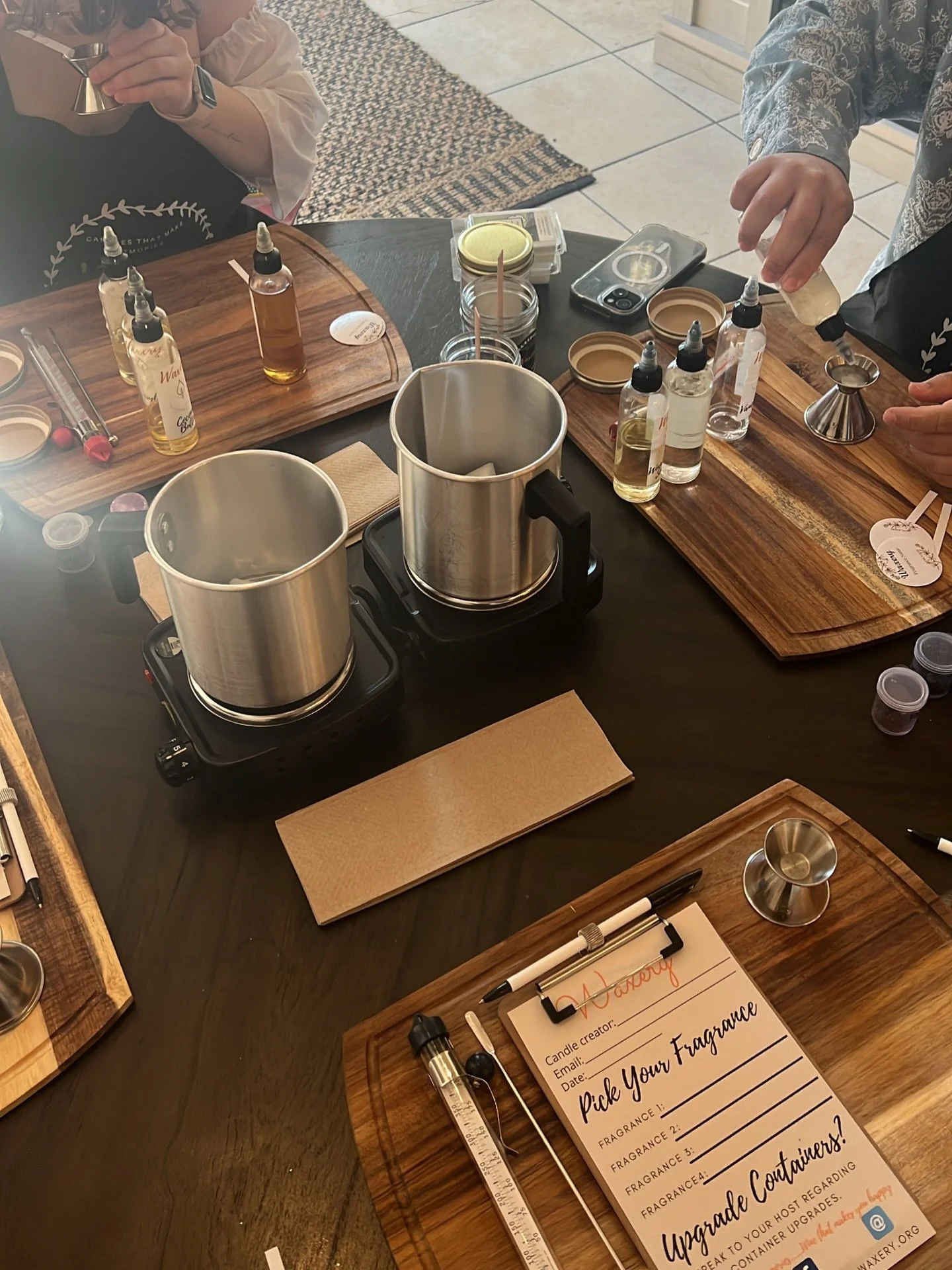 POV: You came to make a candle&hellip; and left with a whole new vibe 😮&zwj;🔥🕯️
Wine. Scents. Good energy. Memories you can actually take home.

✨ Don&rsquo;t just go out &mdash; create something.
👉 Book your experience now before this weekend se