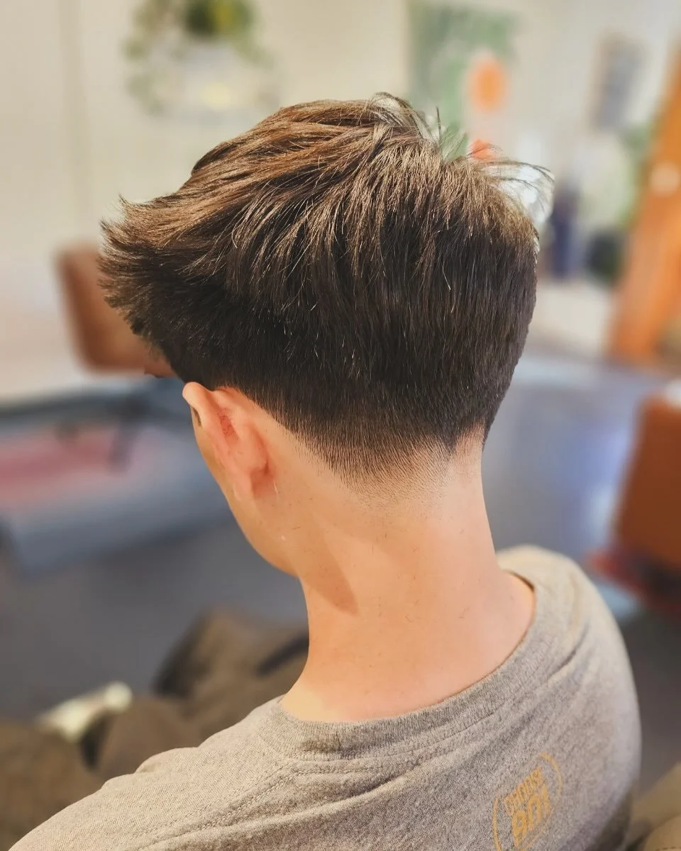 Beautiful blend by Michael 😮‍💨
#taperfade #fadesfordays #barbershop #hybridsalon #alllengths #allhair #oakparkbarber #oakpark #chicago #illinois #barbershop #chicagobarber #chicagosalon