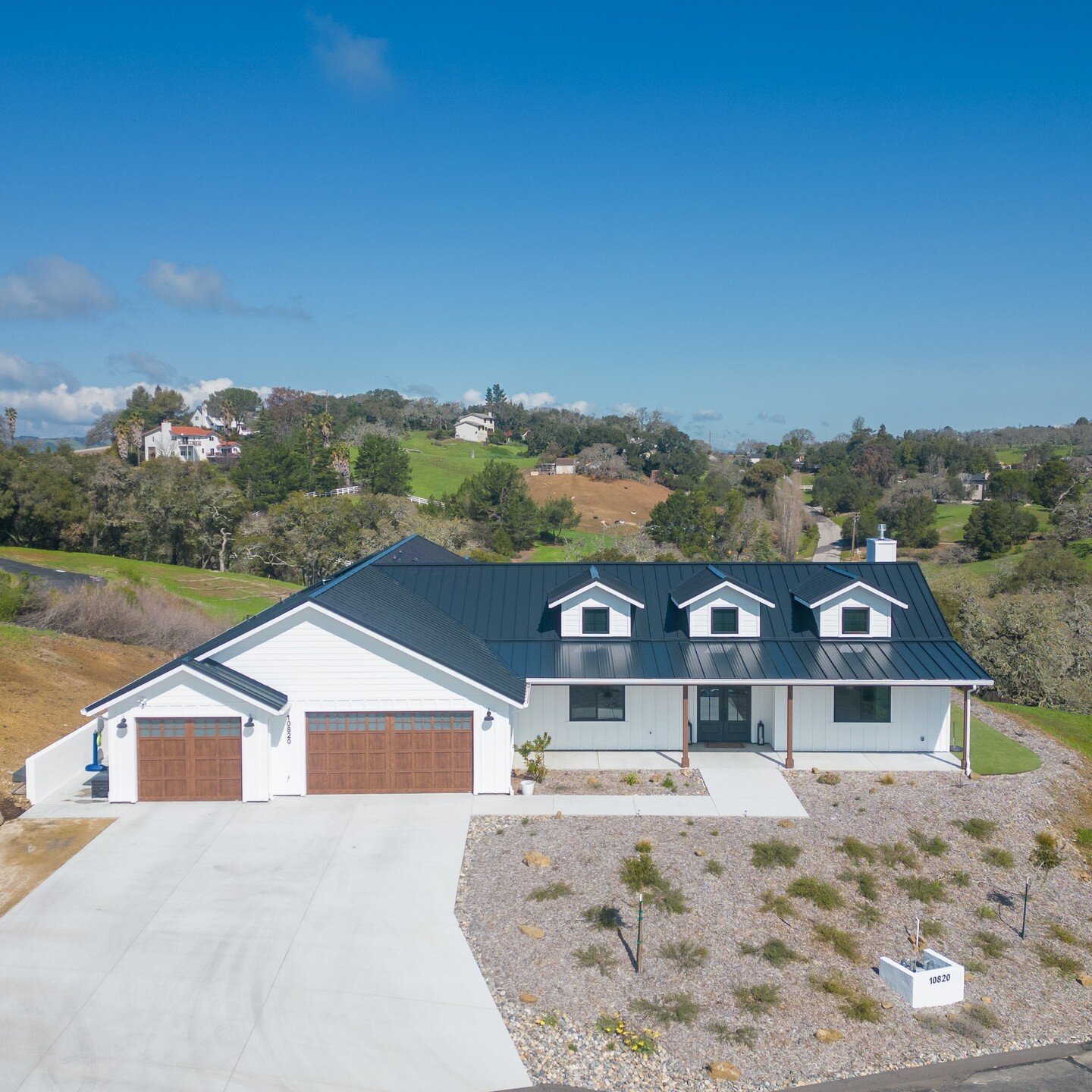 Just Listed!

10820 Vista Road, Atascadero CA 93422

Incredible views of the surrounding hills from virtually every room of this exceptional, nearly new ~3928 sq. ft., 4 bedroom 3.5 bath home. Contemporary farmhouse design features an open concept fl