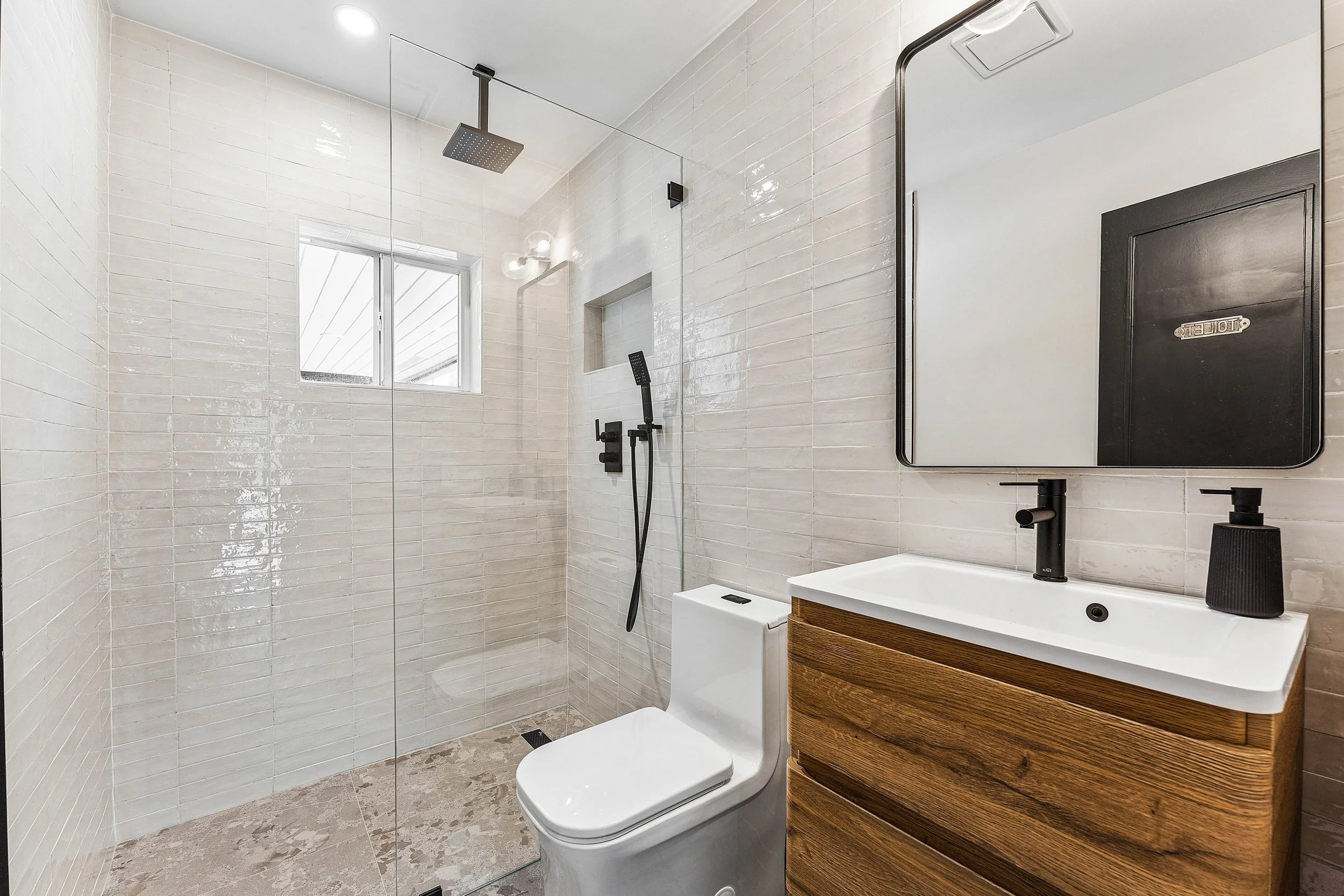 026-3420Northeast17thTerrace-OaklandPark-FL-33334-SMALL.jpg