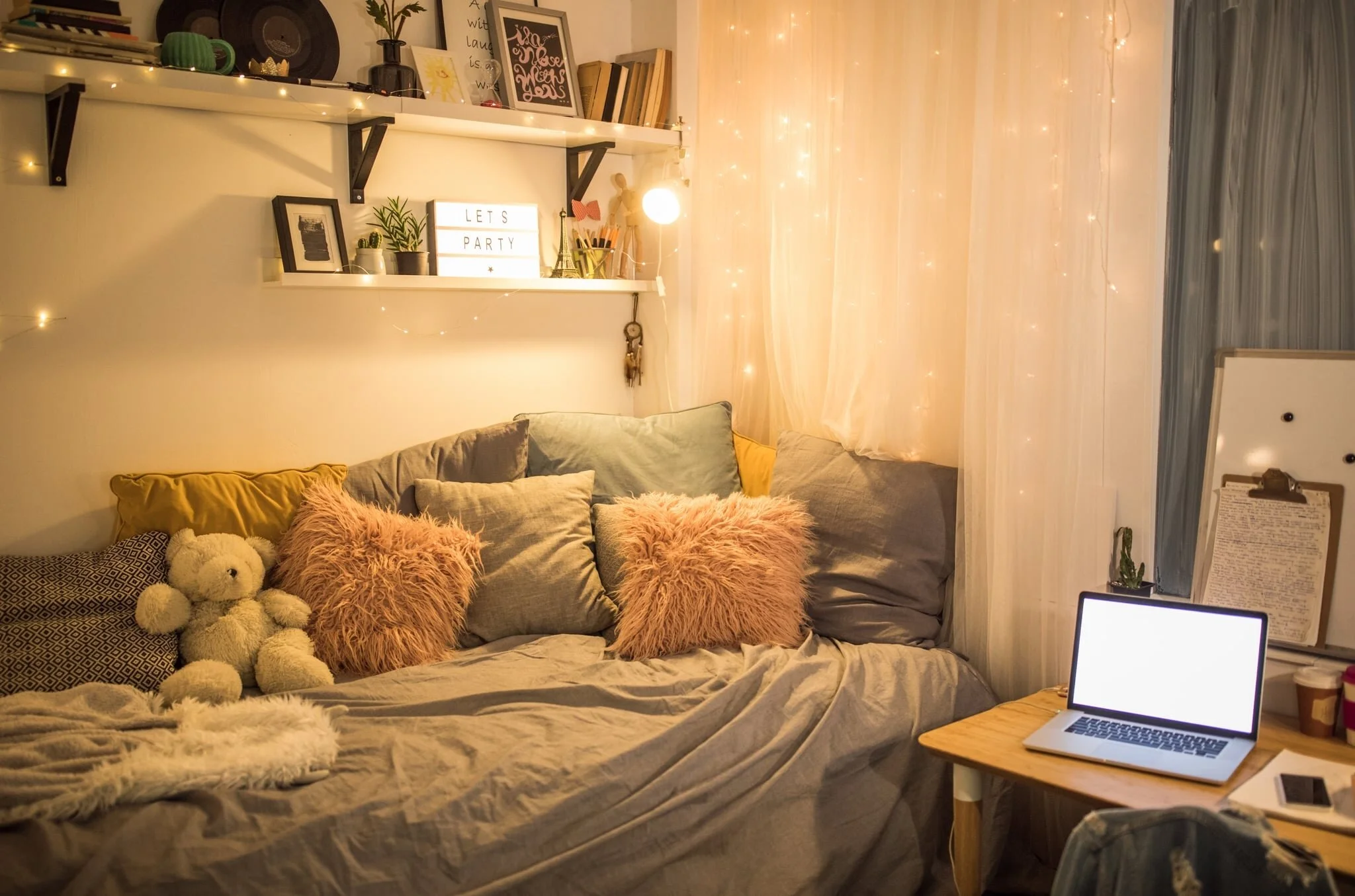 Dorm Room Decor Guide