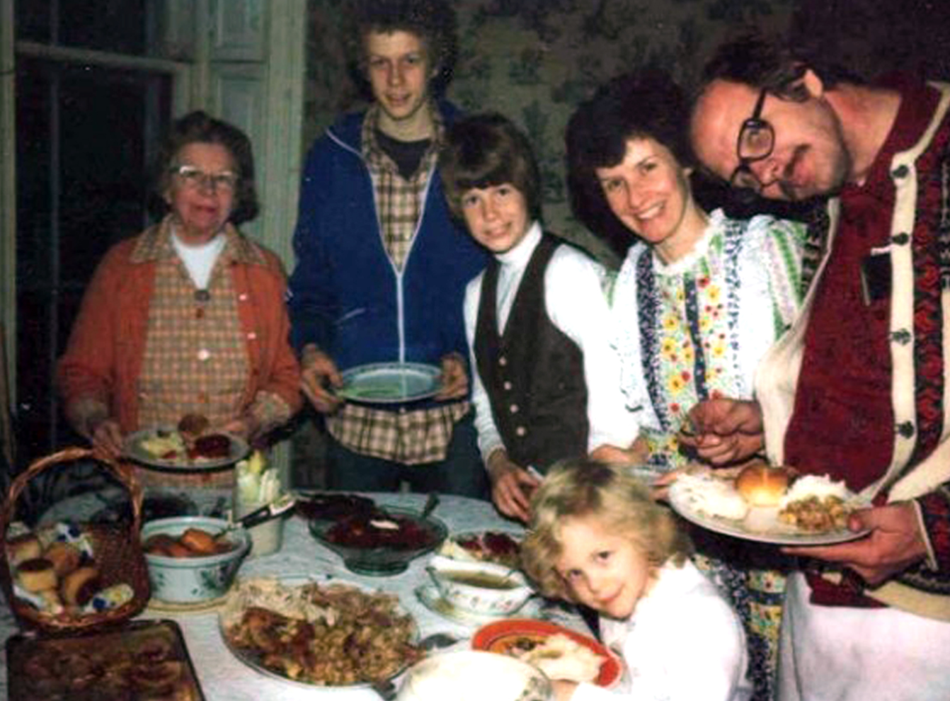 How to Navigate Awkward Conversations at Thanksgiving