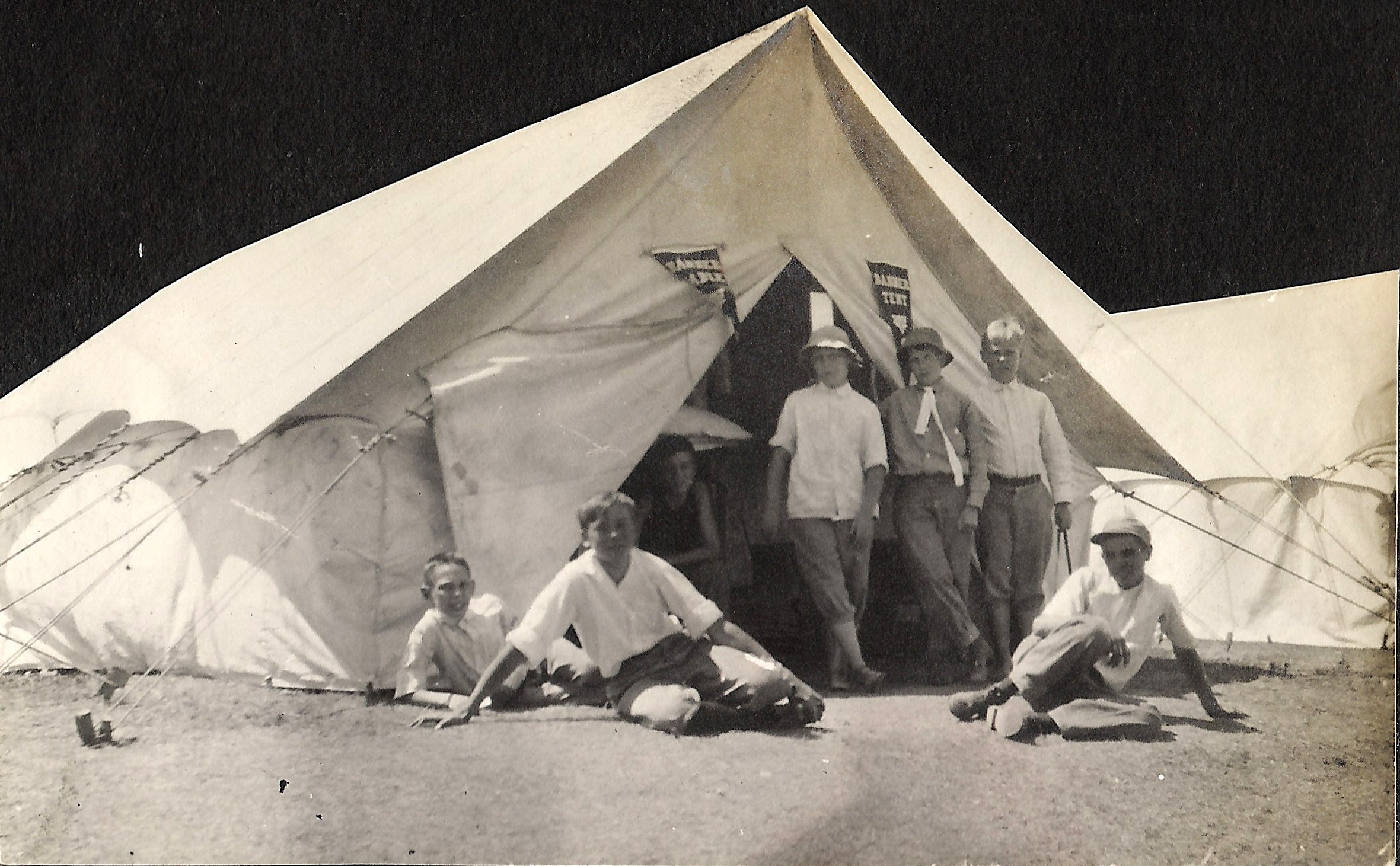 1900s - Group photo in front of a tent