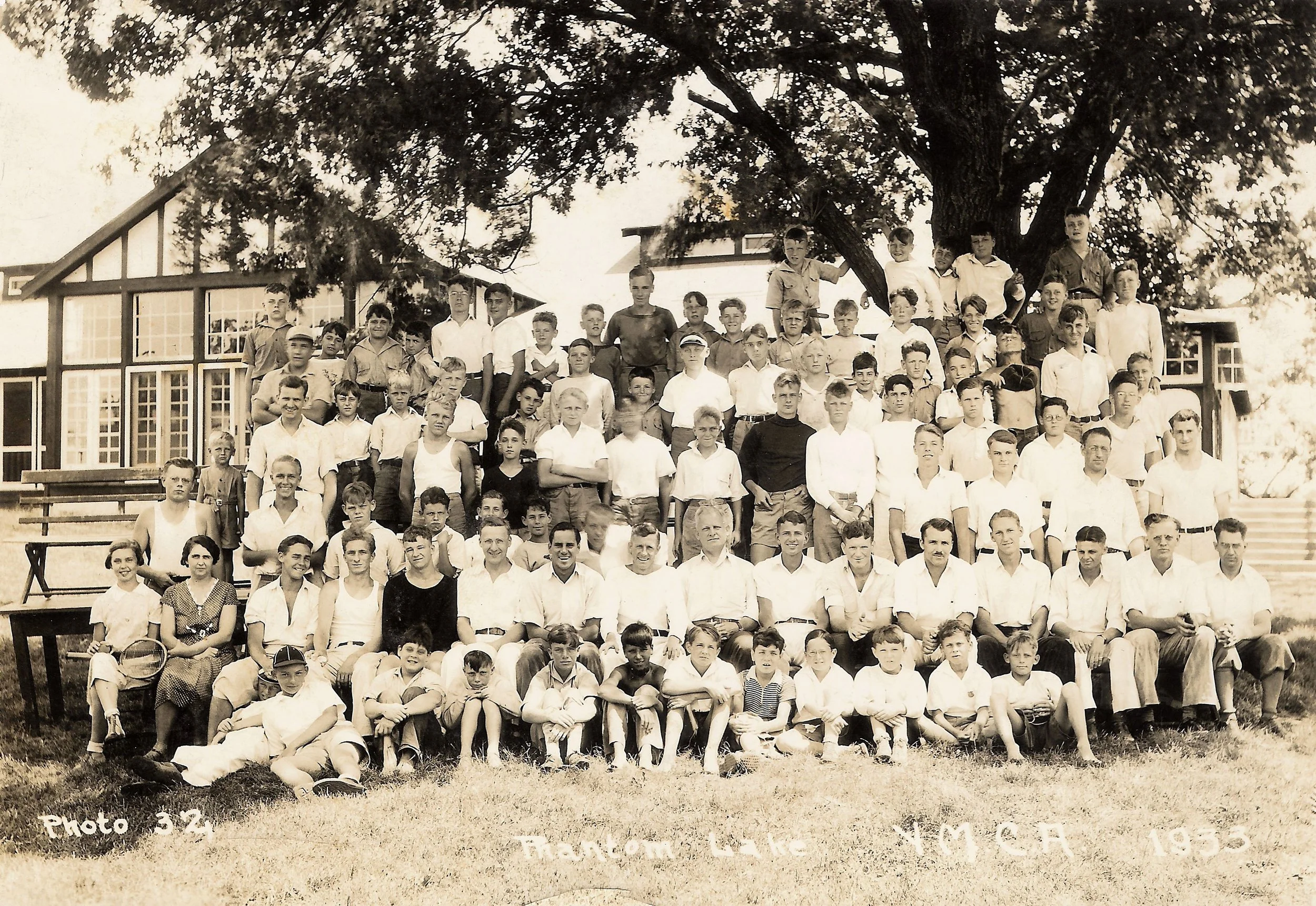 1933 - Group photo in front of the Alford Lodge