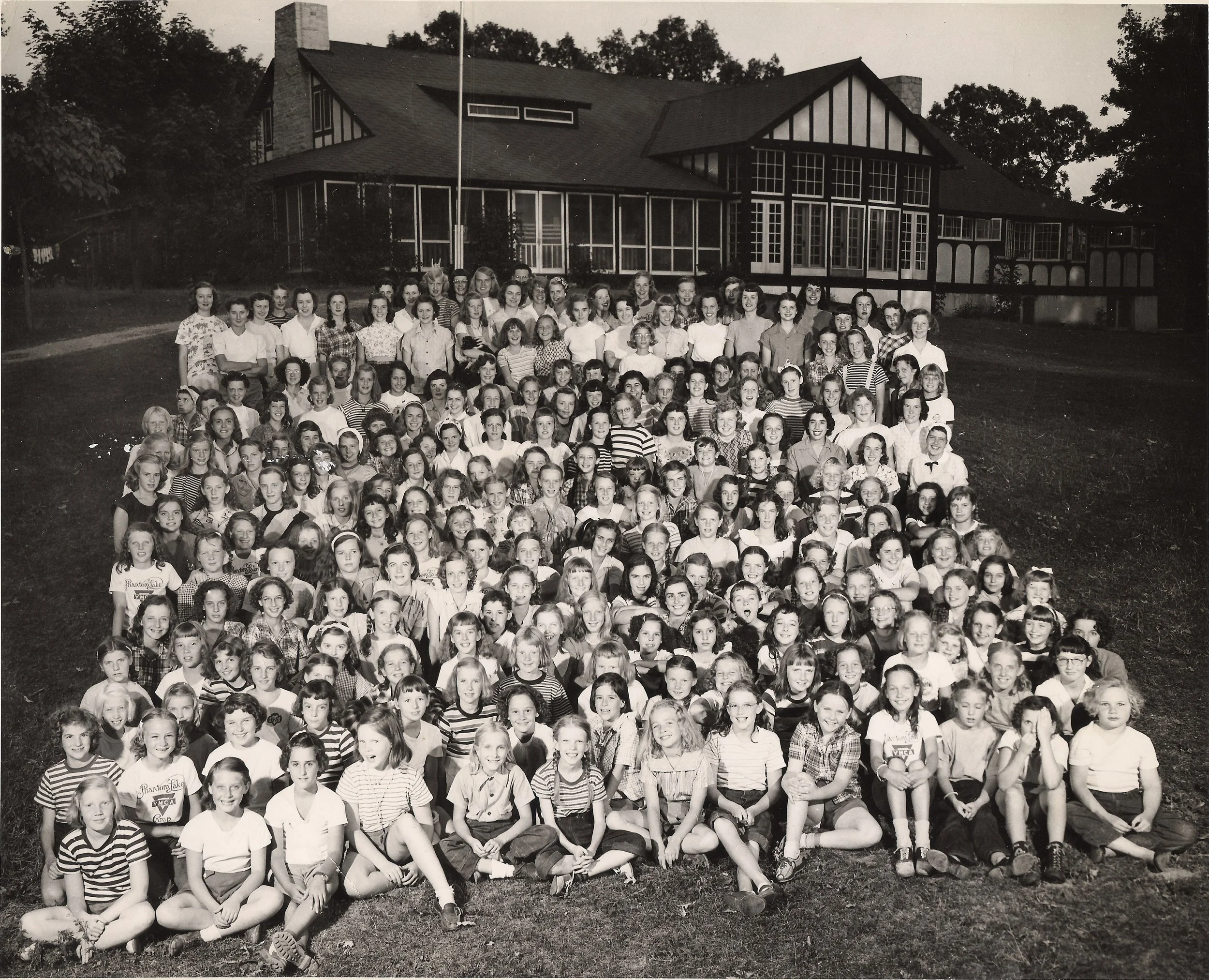 1940s - Girls Group Photo